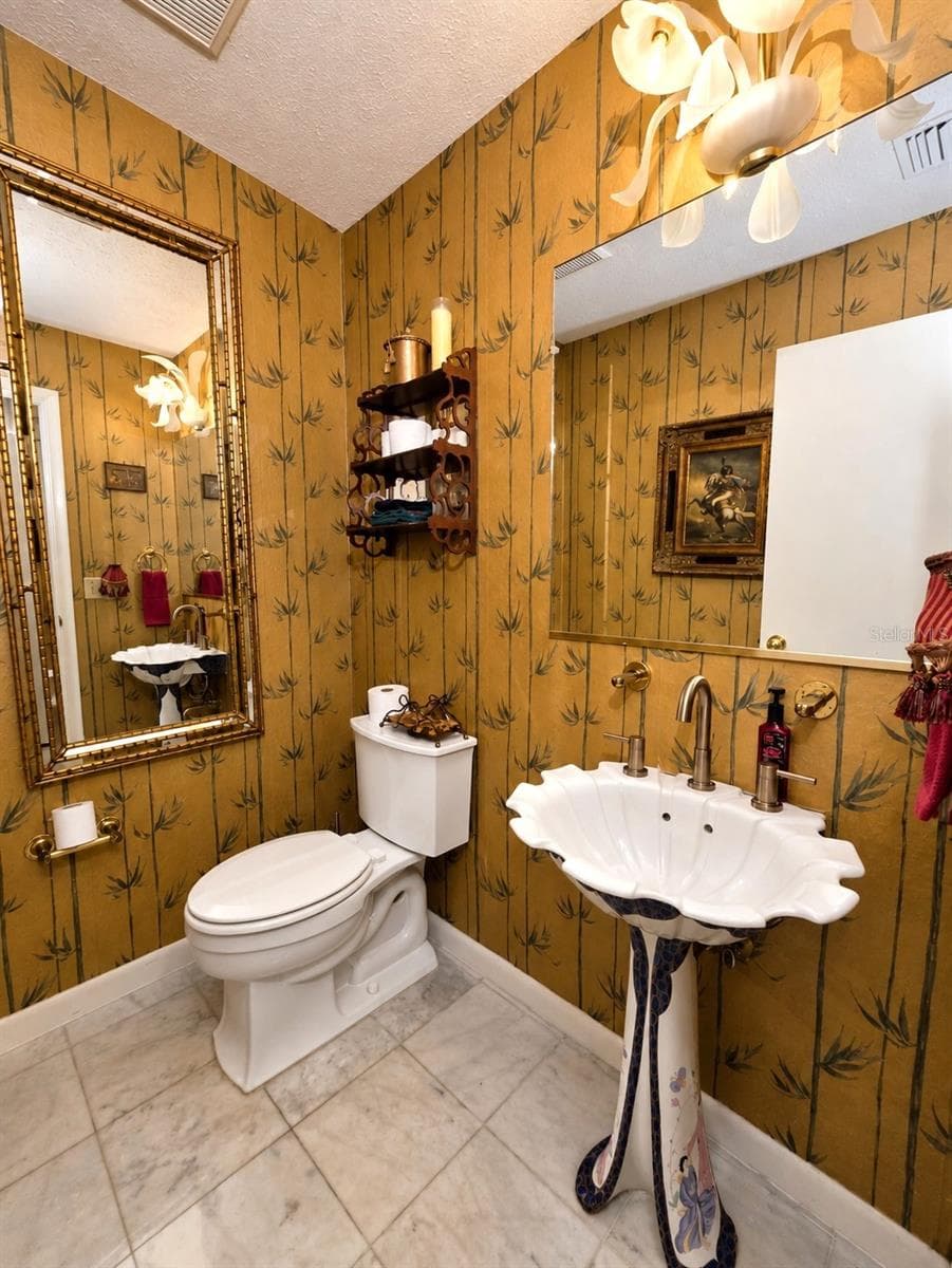 DOWNSTAIRS BATH - 1778 SAMURAI PT #4, LUTZ