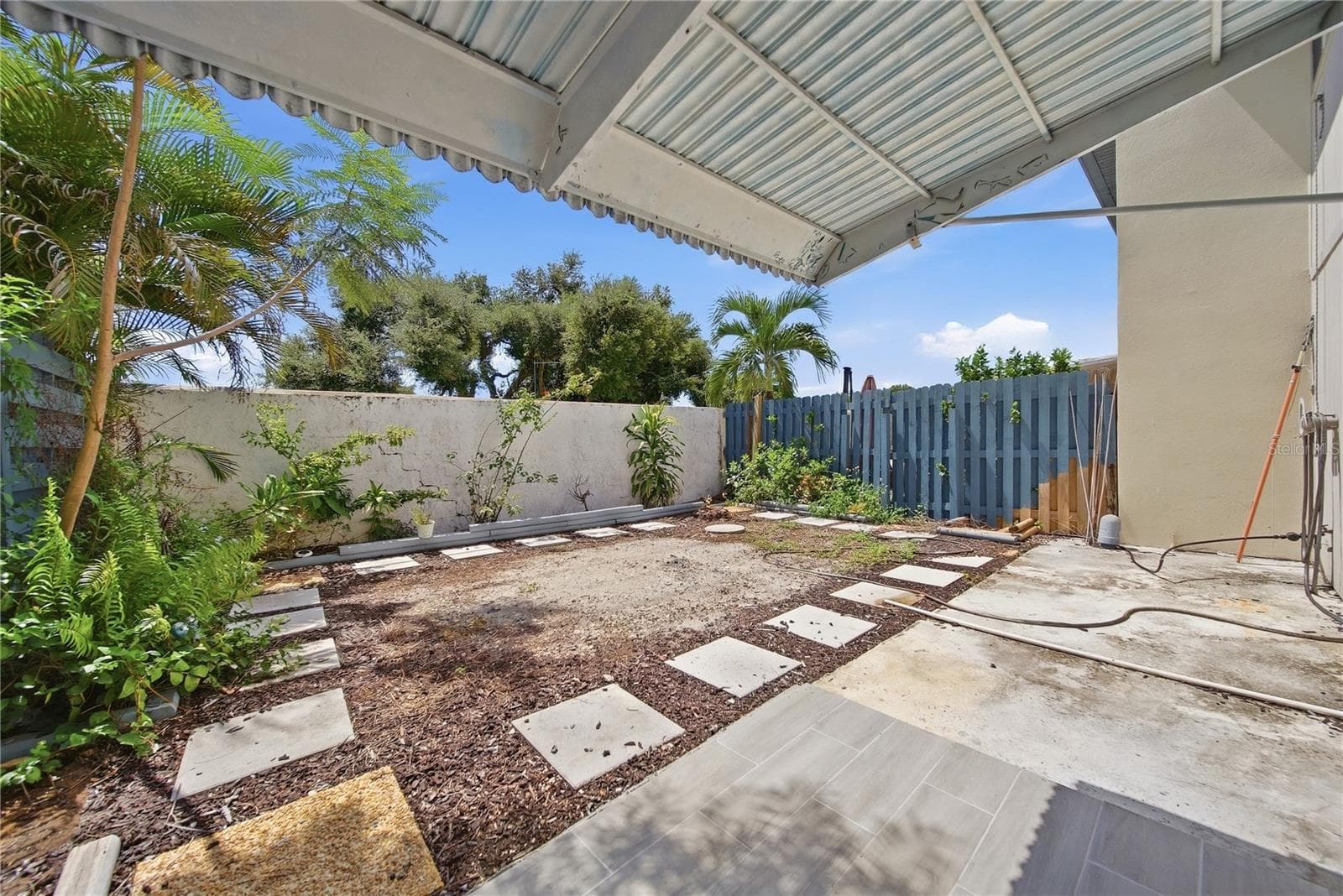 Backyard - 912 BYRON LN #5C, SARASOTA