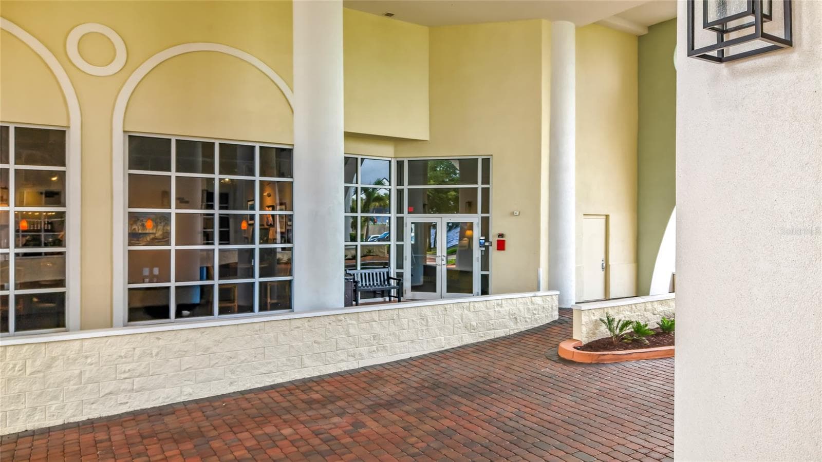 Gateway Entrance/Lobby - 225 W SEMINOLE BLVD #413, SANFORD