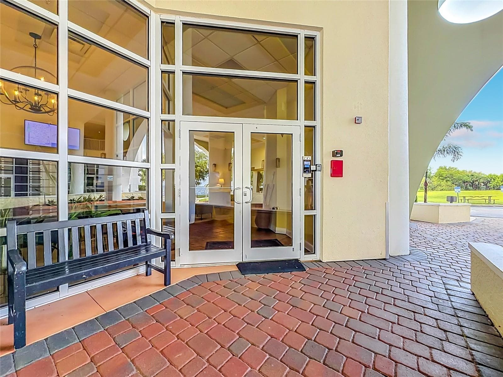 Gateway Entance/Lobby - 225 W SEMINOLE BLVD #413, SANFORD