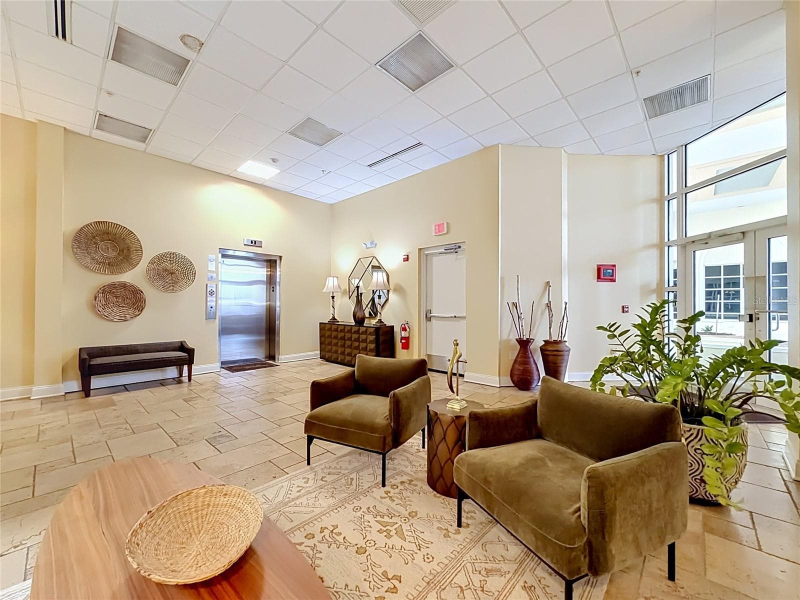 Gateway Lobby - 225 W SEMINOLE BLVD #413, SANFORD