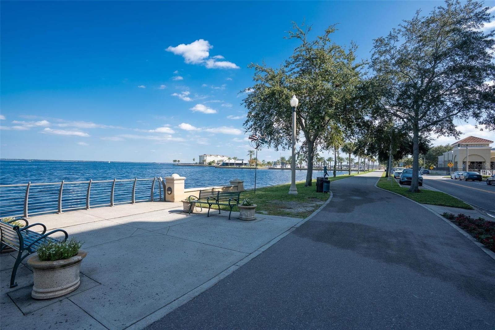 Lake Monroe area for Sitting, Walking or Reading a great book - 225 W SEMINOLE BLVD #413, SANFORD