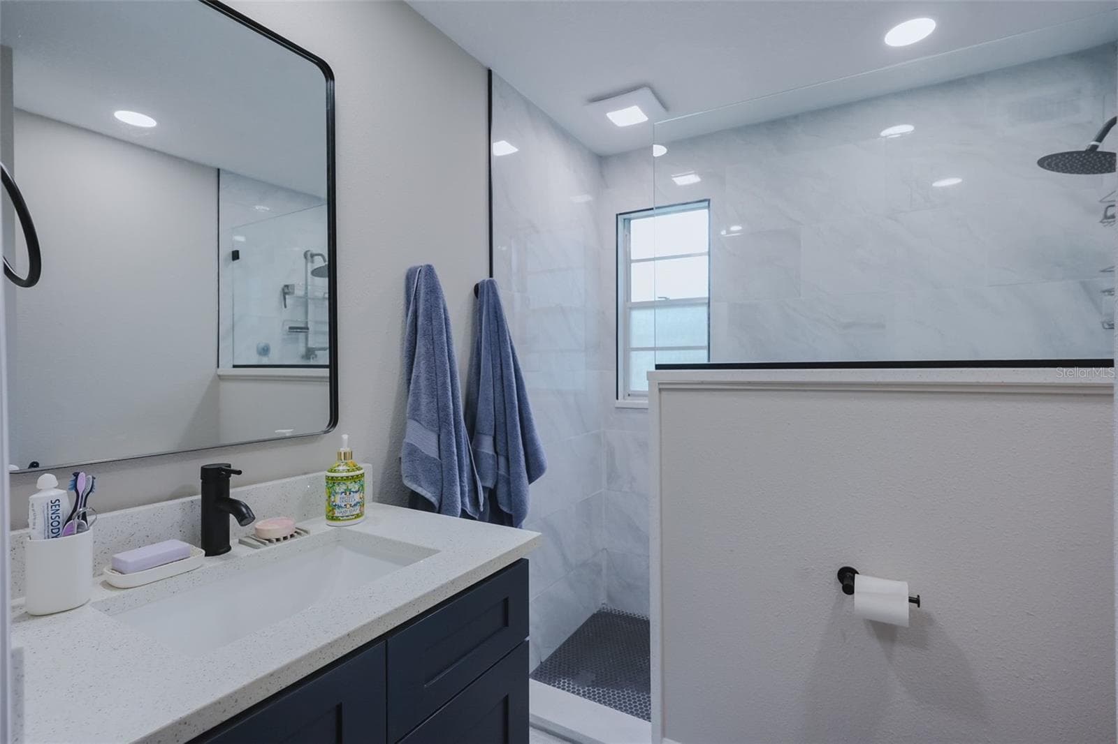 Primary bathroom, upstairs - 16606 FOREST PARK DR, LUTZ