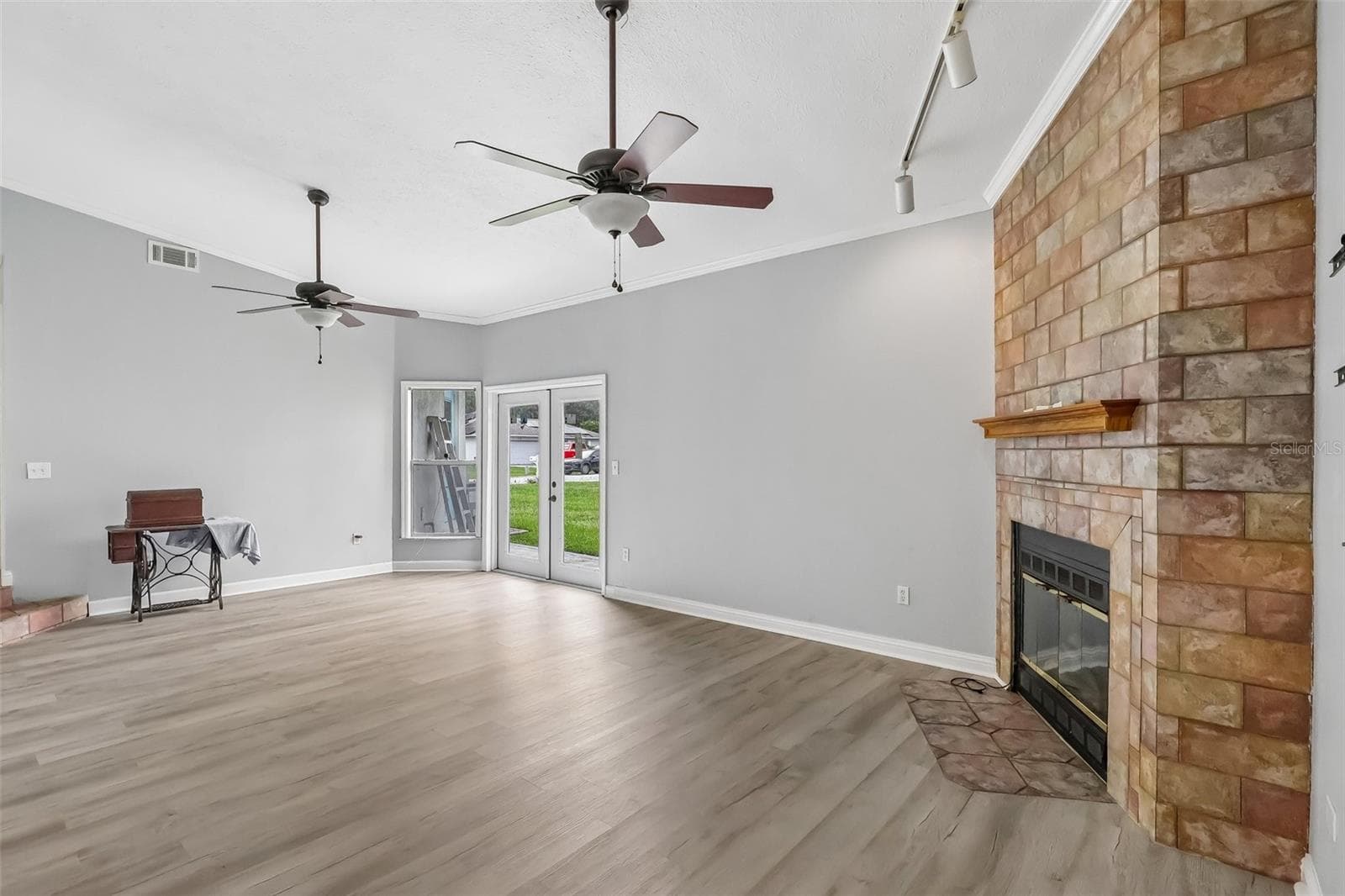 Single Family Residence at 117 HOMEWOOD DR, WINTER HAVEN, photo 7 of 54