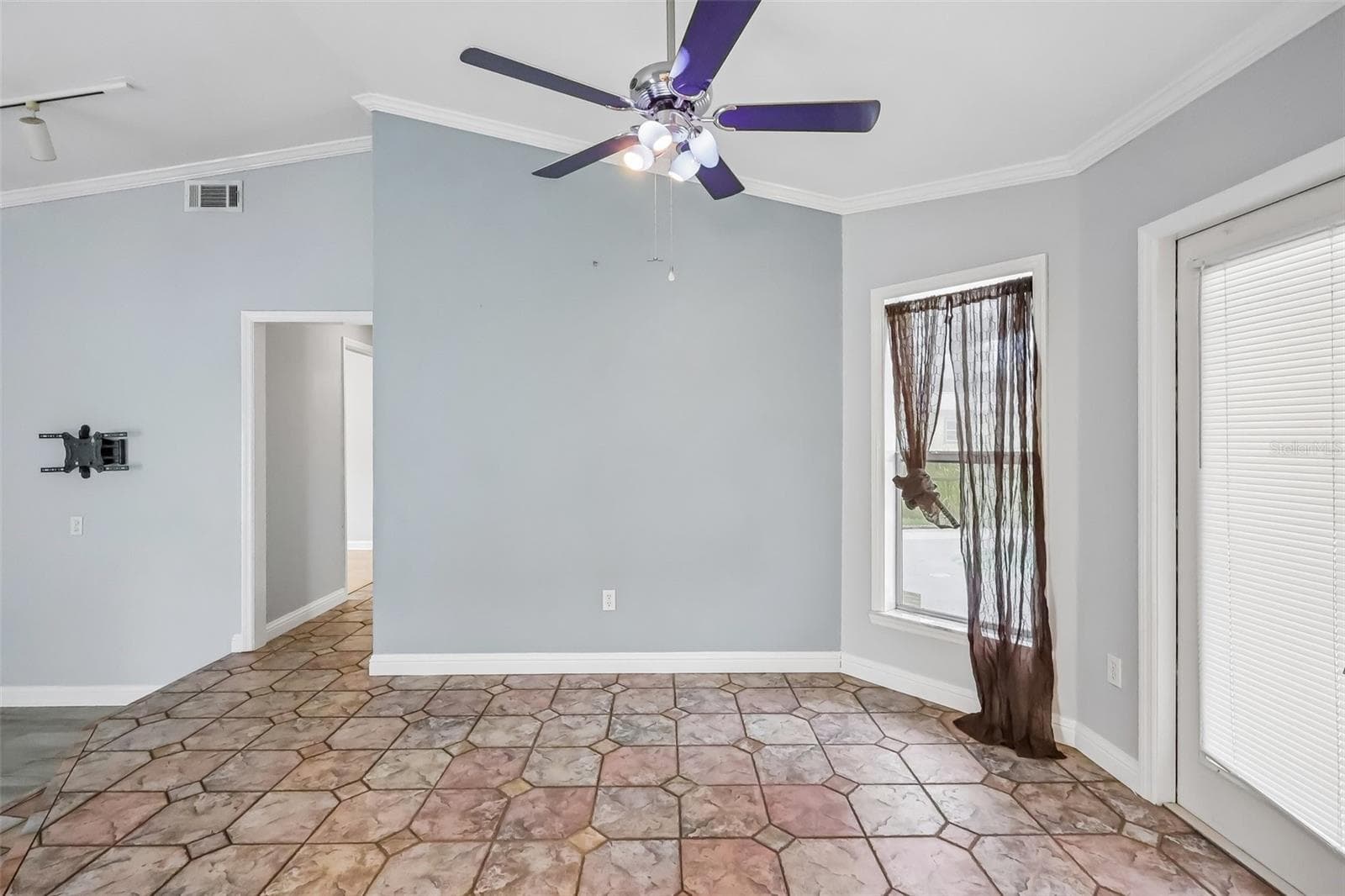 Single Family Residence at 117 HOMEWOOD DR, WINTER HAVEN, photo 11 of 54