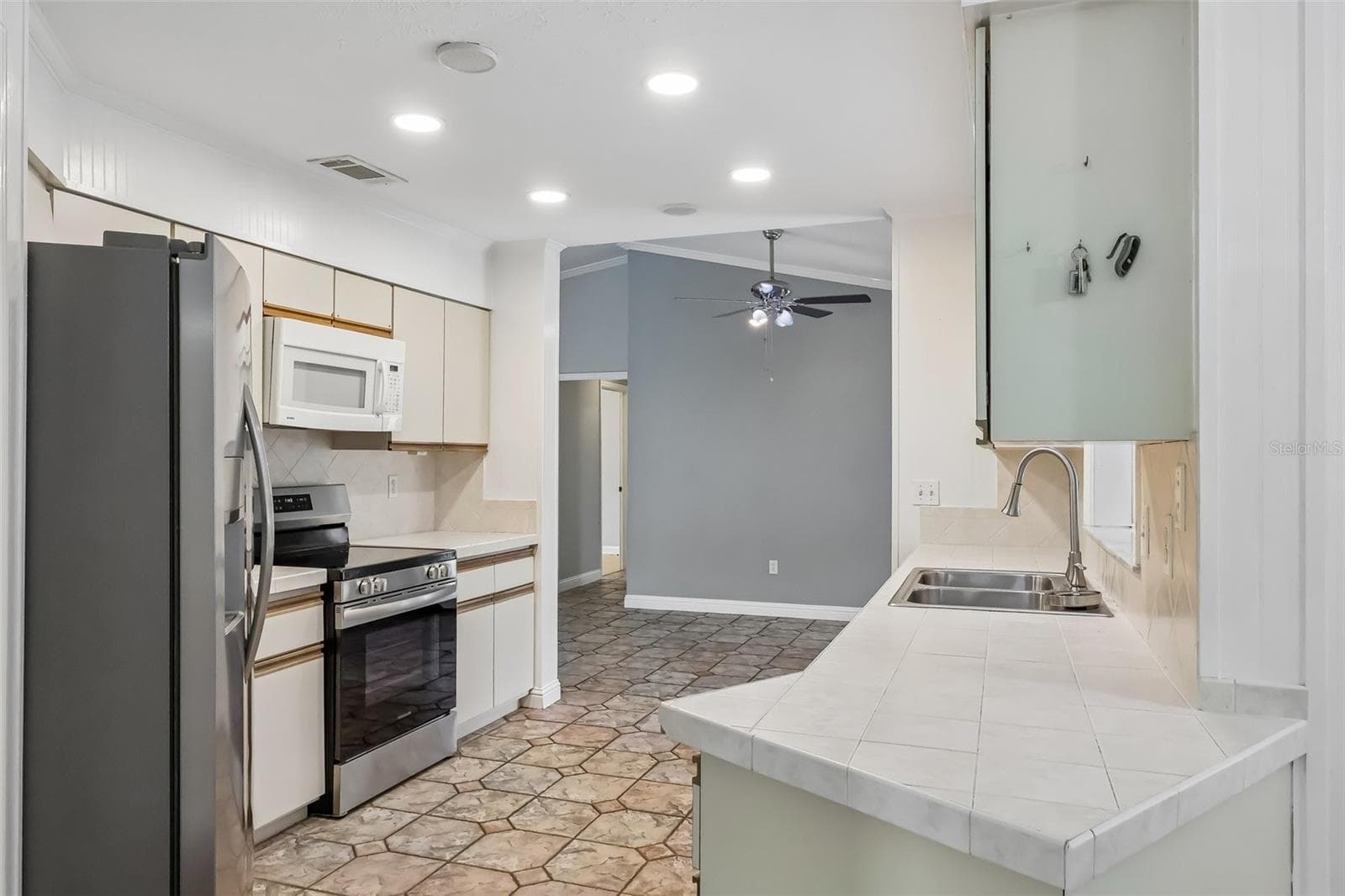 Single Family Residence at 117 HOMEWOOD DR, WINTER HAVEN, photo 14 of 54