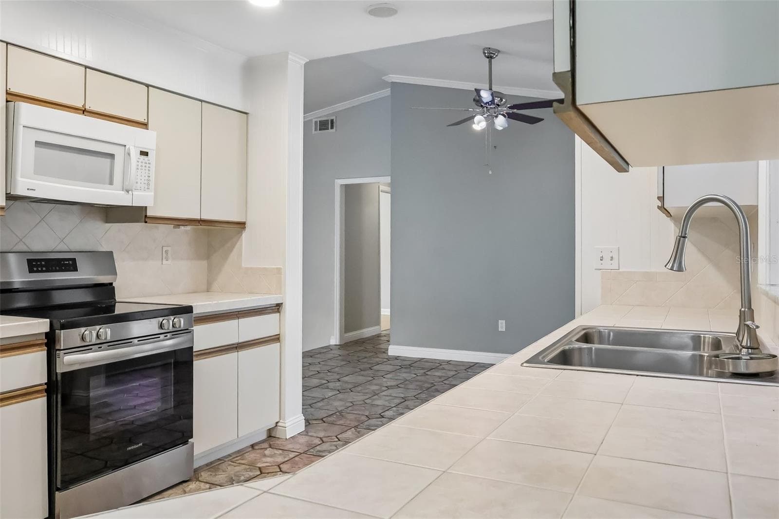 Single Family Residence at 117 HOMEWOOD DR, WINTER HAVEN, photo 18 of 54