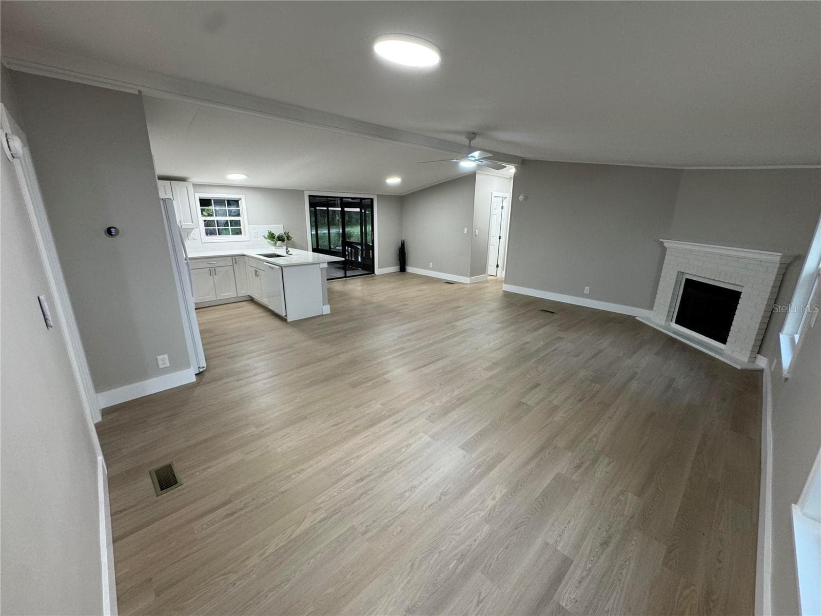 Manufactured Home at 8801 MARC DAVID, GIBSONTON, photo 9 of 62