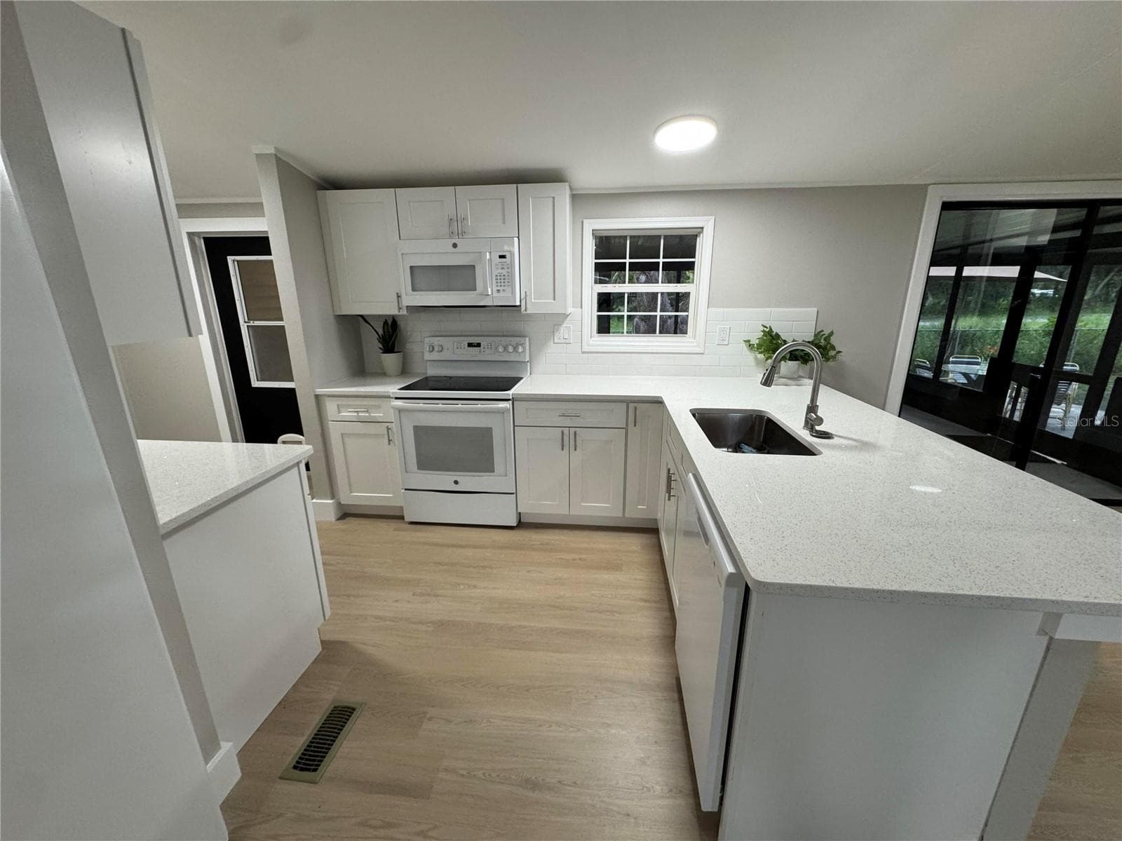 Manufactured Home at 8801 MARC DAVID, GIBSONTON, photo 11 of 62