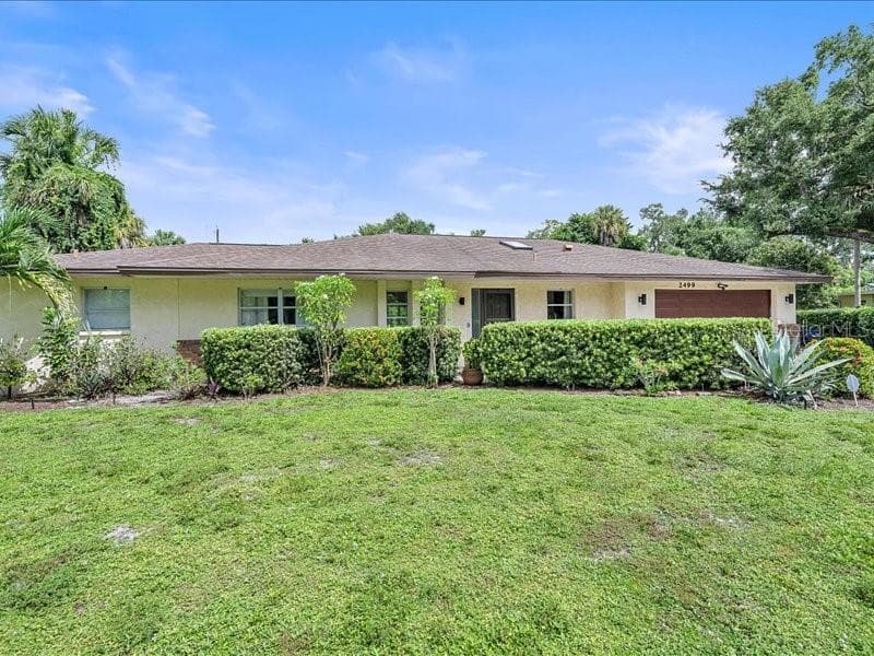Single Family Residence at 2499 HILLVIEW ST, SARASOTA, photo 3 of 19