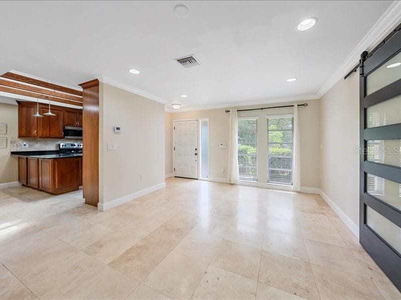 Single Family Residence at 2499 HILLVIEW ST, SARASOTA, photo 6 of 19