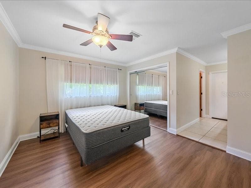 Single Family Residence at 2499 HILLVIEW ST, SARASOTA, photo 9 of 19