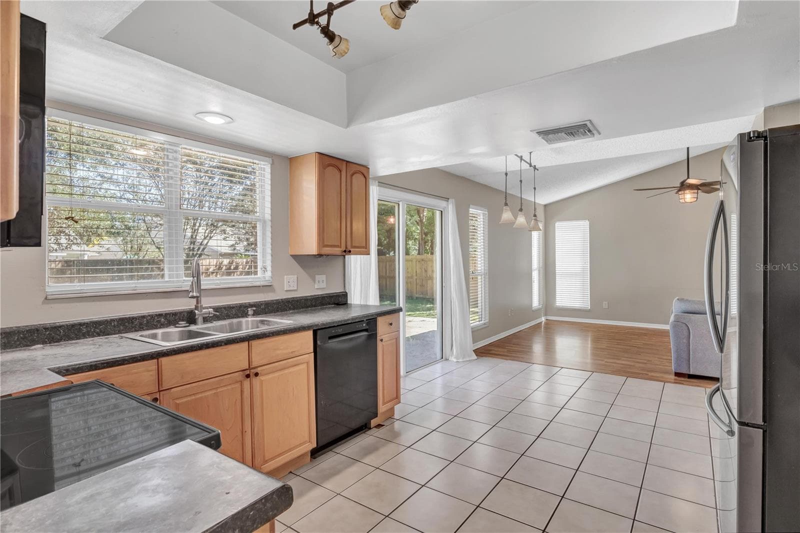 Single Family Residence at 1018 MALCOLM CT, OVIEDO, photo 4 of 28