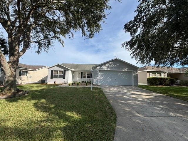 Nice long driveway and two car garage - 287 MERCER WAY, THE VILLAGES