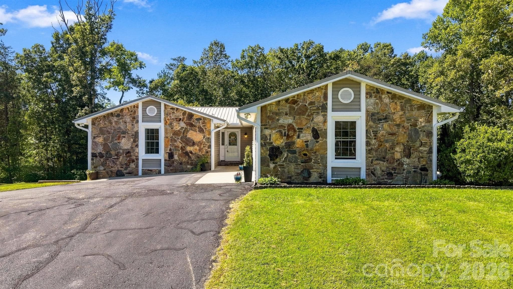 Single Family Residence at 2094 South Fork Drive, Morganton, photo 2 of 38
