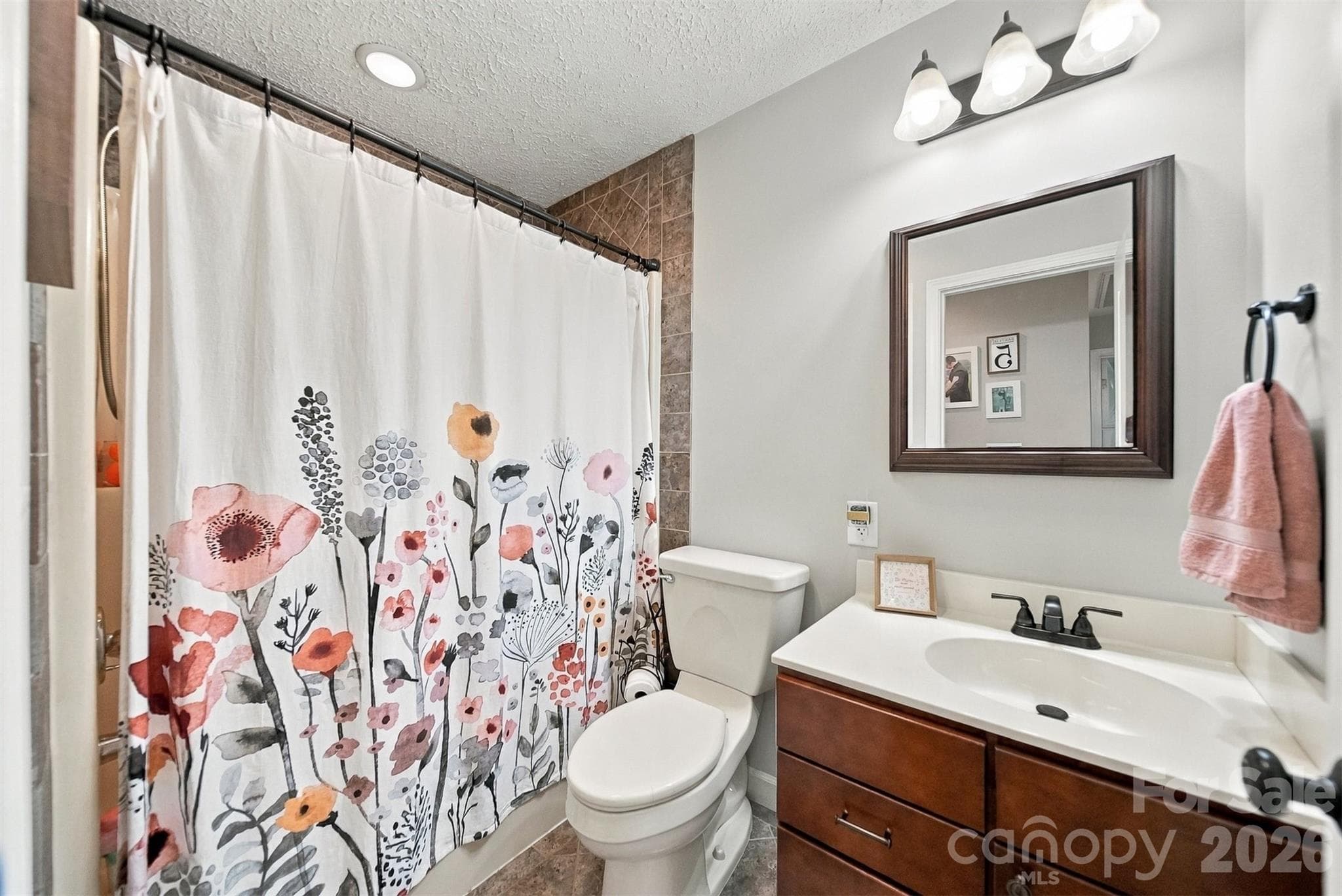 Full bath - 2094 South Fork Drive, Morganton