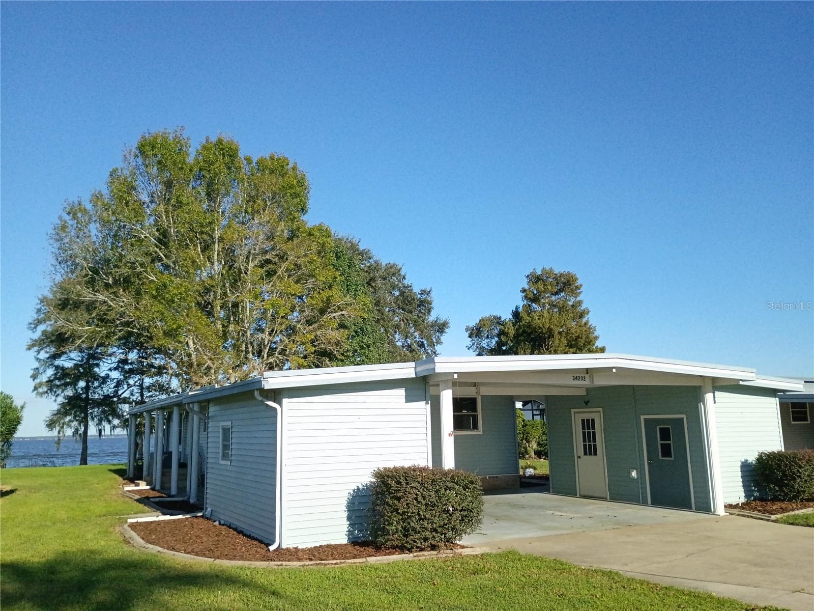Mobile Home at 34232 ISLAND DR, LEESBURG, photo 2 of 44
