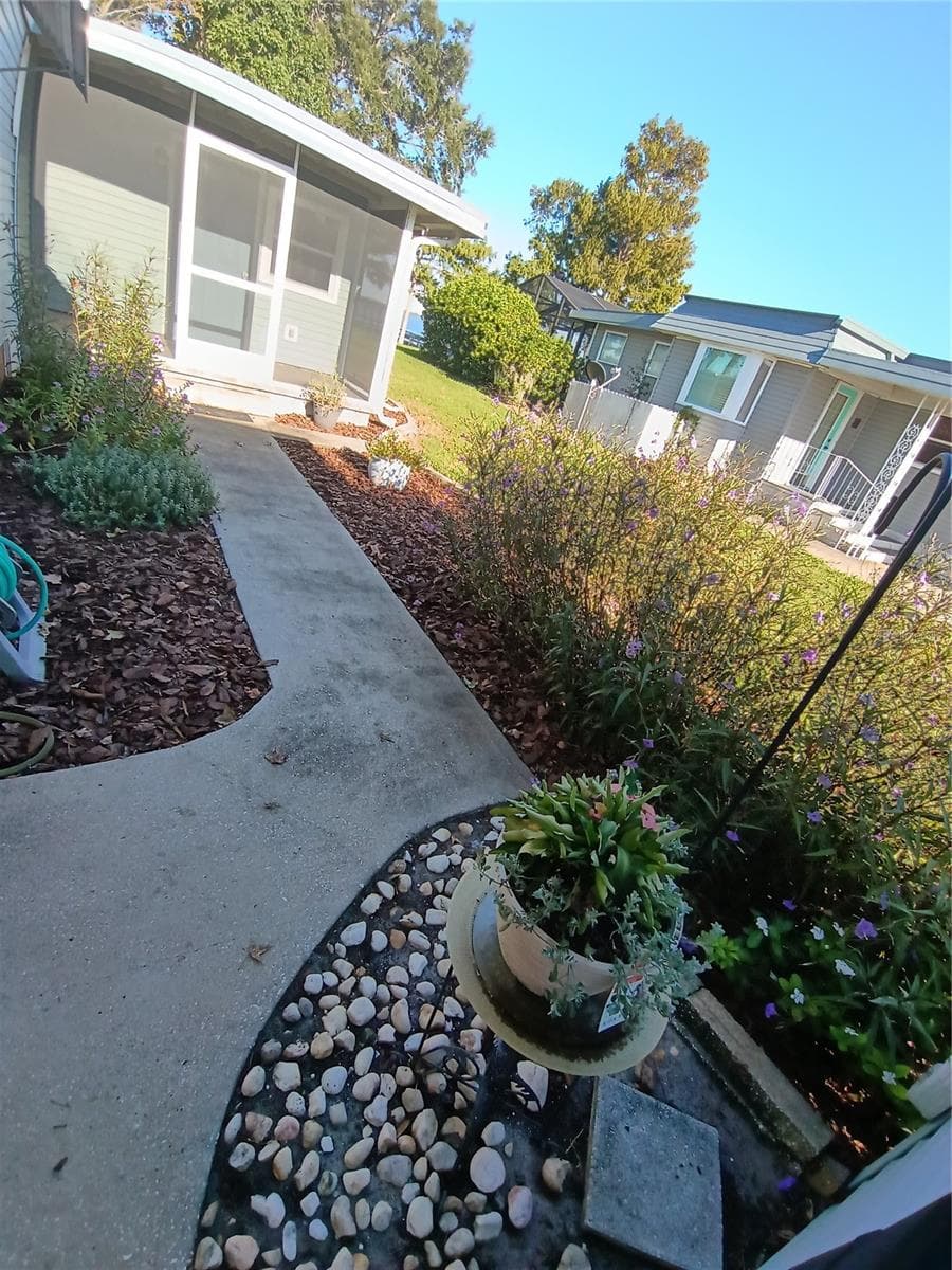 Mobile Home at 34232 ISLAND DR, LEESBURG, photo 7 of 44