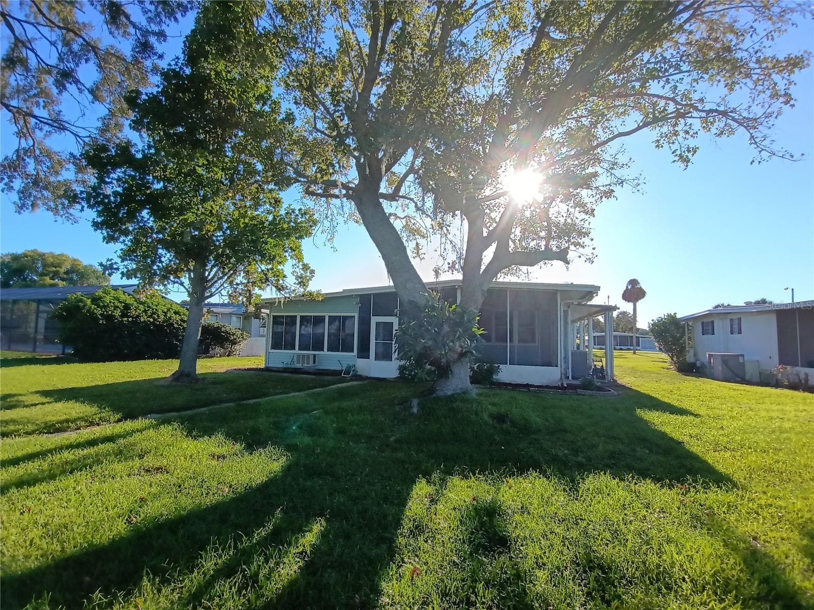 Mobile Home at 34232 ISLAND DR, LEESBURG, photo 33 of 44