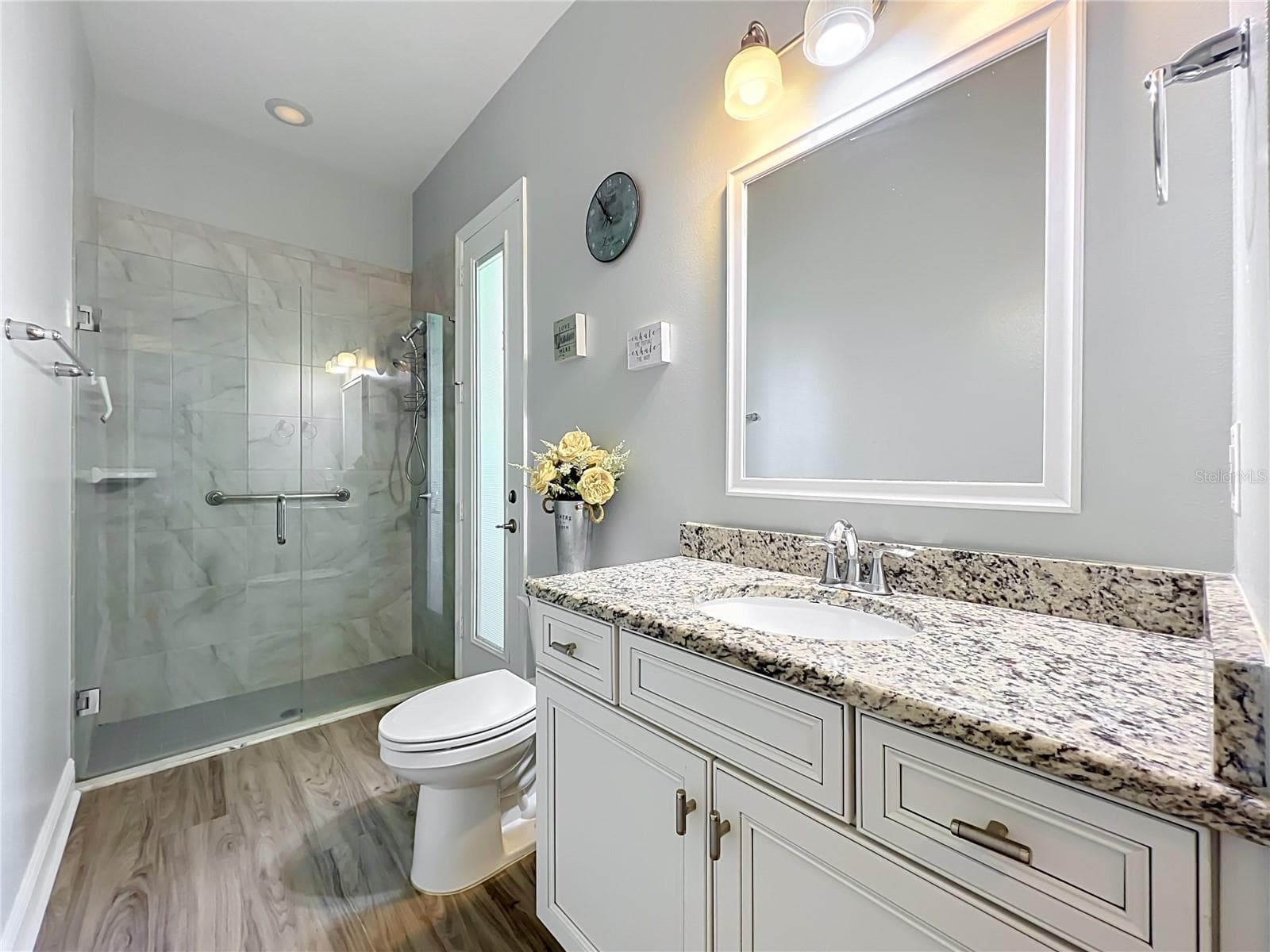 2nd bath with walk in shower and granite vanity - 2595 JOLENA DR, MELBOURNE