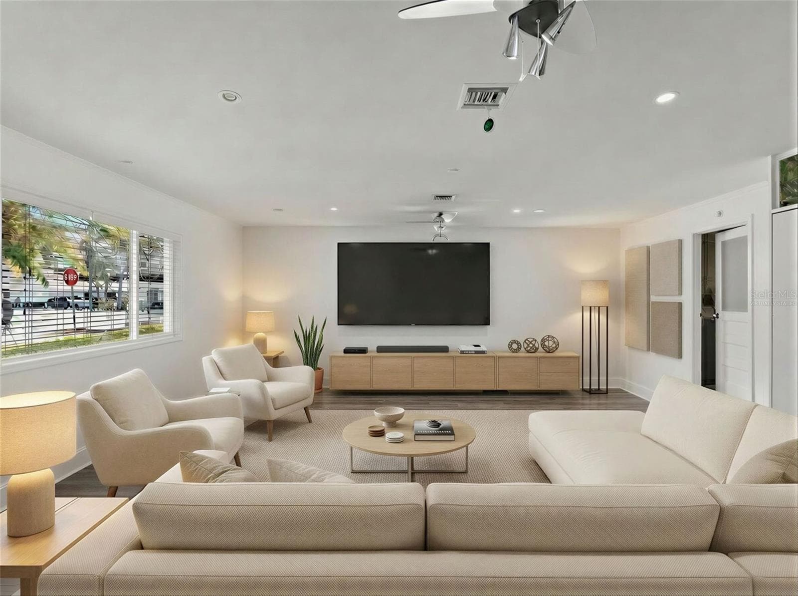 Bonus Room virtually staged as 3rd living room - 1231 NEWPORT AVE, LAKELAND