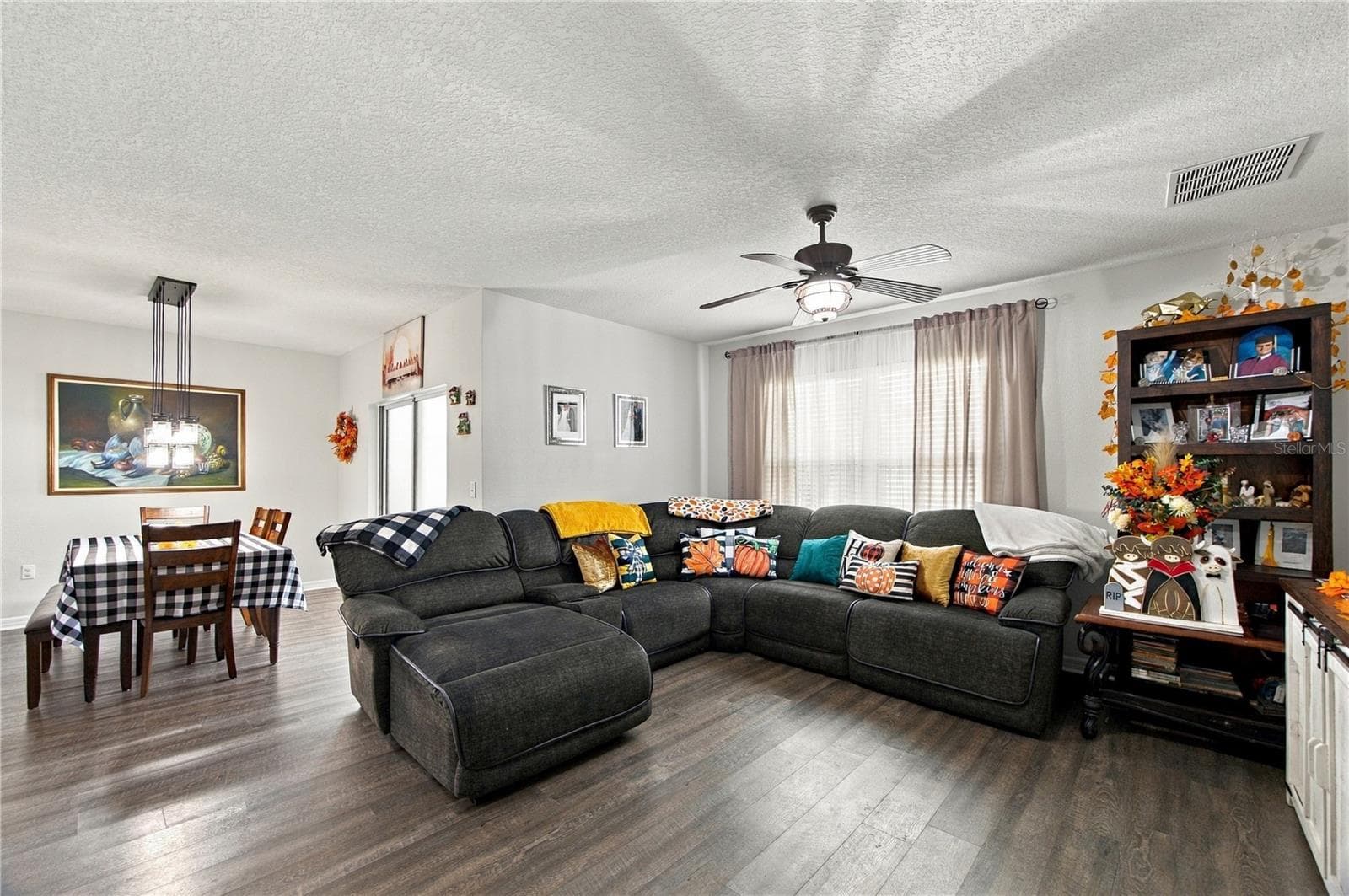 Living room open to kitchen & dining - 3838 CRYSTAL DEW ST, PLANT CITY