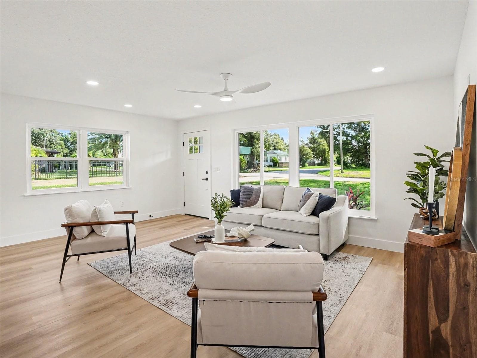 Single Family Residence at 2400 REST HAVEN AVE, ORLANDO, photo 3 of 21
