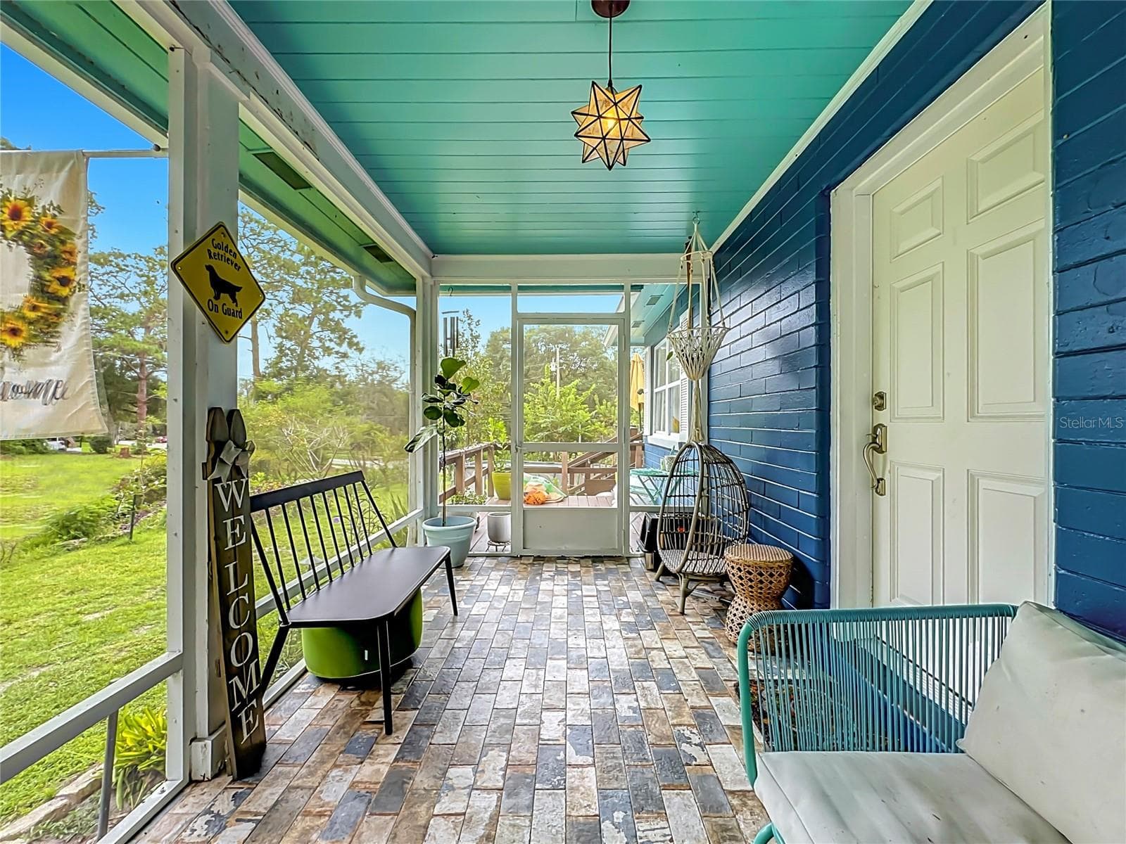 Front screened porch - 560 LIVE OAK AVE, KEYSTONE HEIGHTS
