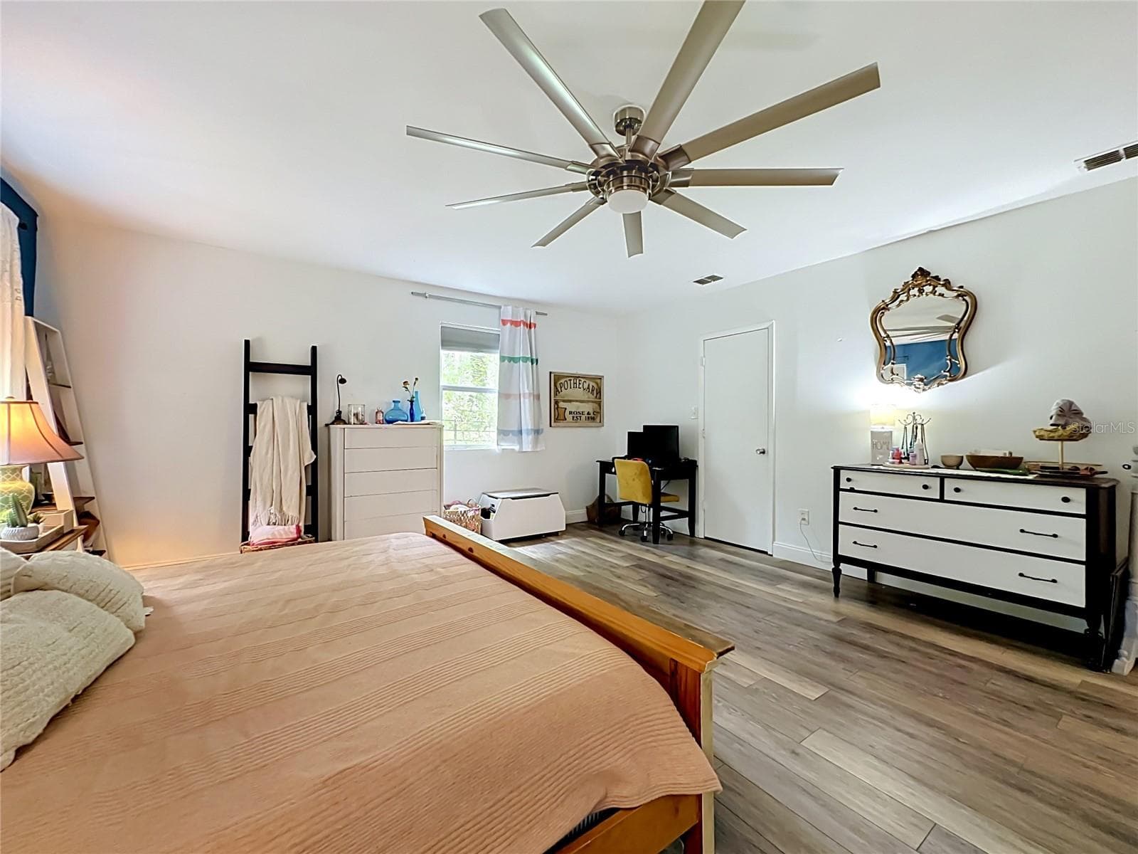 Primary bedroom - 560 LIVE OAK AVE, KEYSTONE HEIGHTS