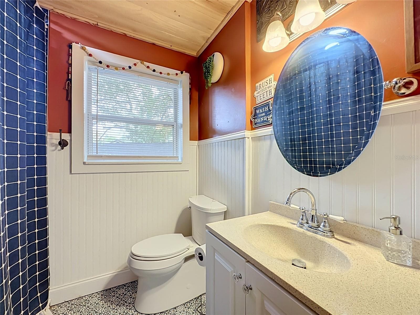 2nd bath - 560 LIVE OAK AVE, KEYSTONE HEIGHTS