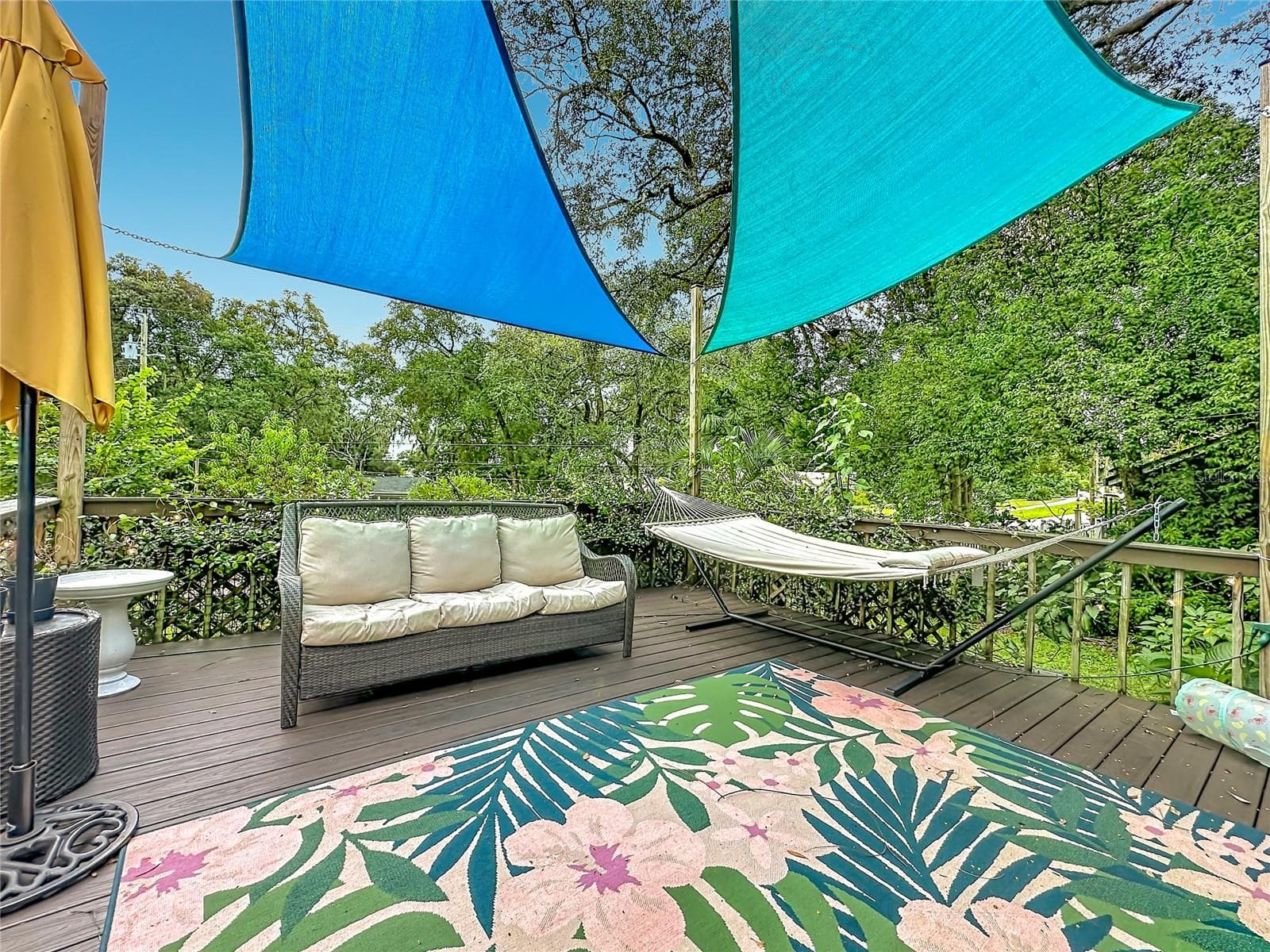 Side porch/deck - 560 LIVE OAK AVE, KEYSTONE HEIGHTS