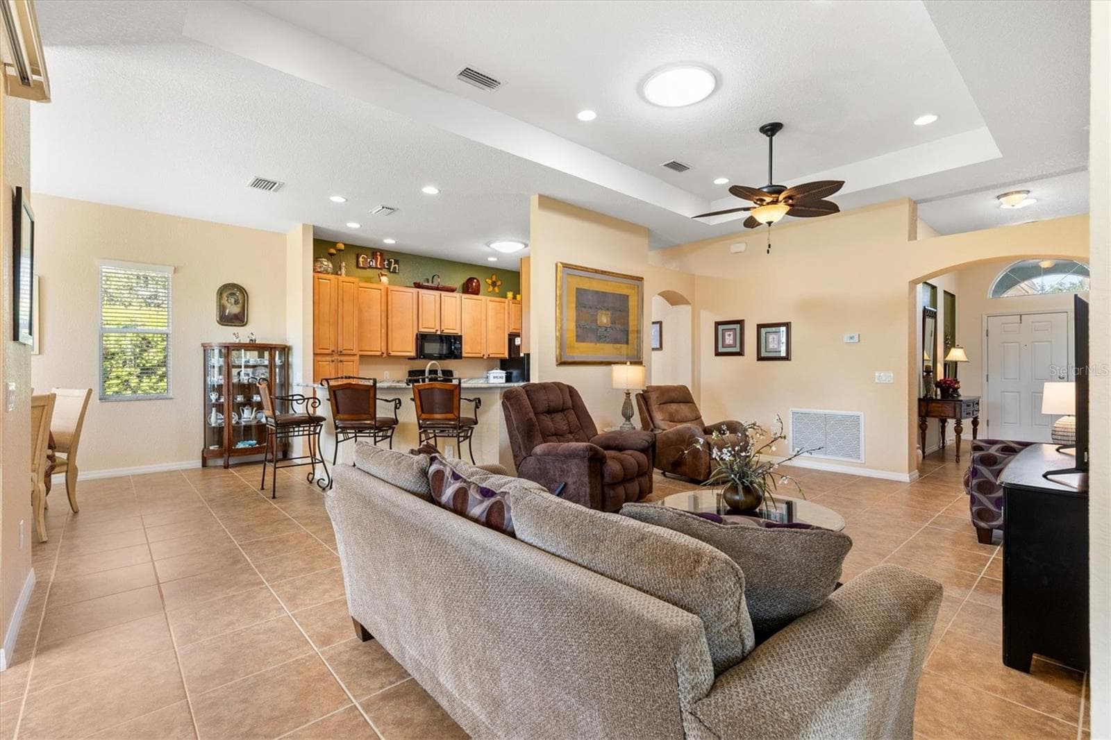 Open Concept Living - 5311 GALLEY WAY, OXFORD