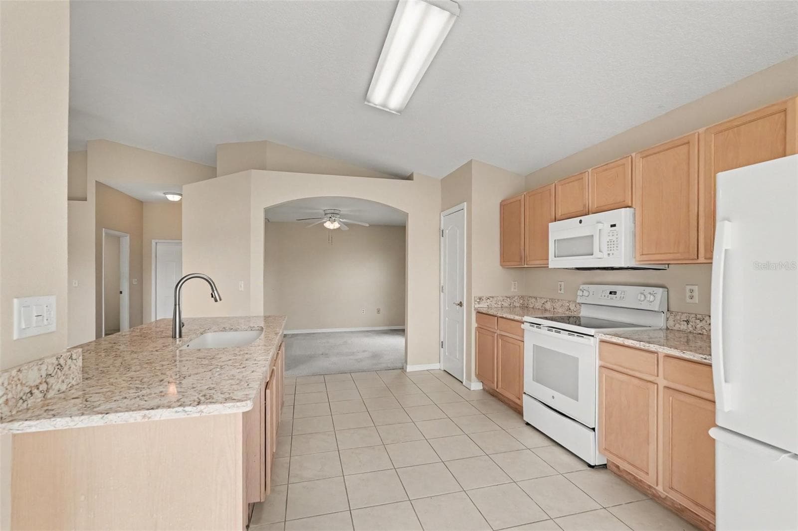 Single Family Residence at 29548 WAGGLE DR, SAN ANTONIO, photo 13 of 34