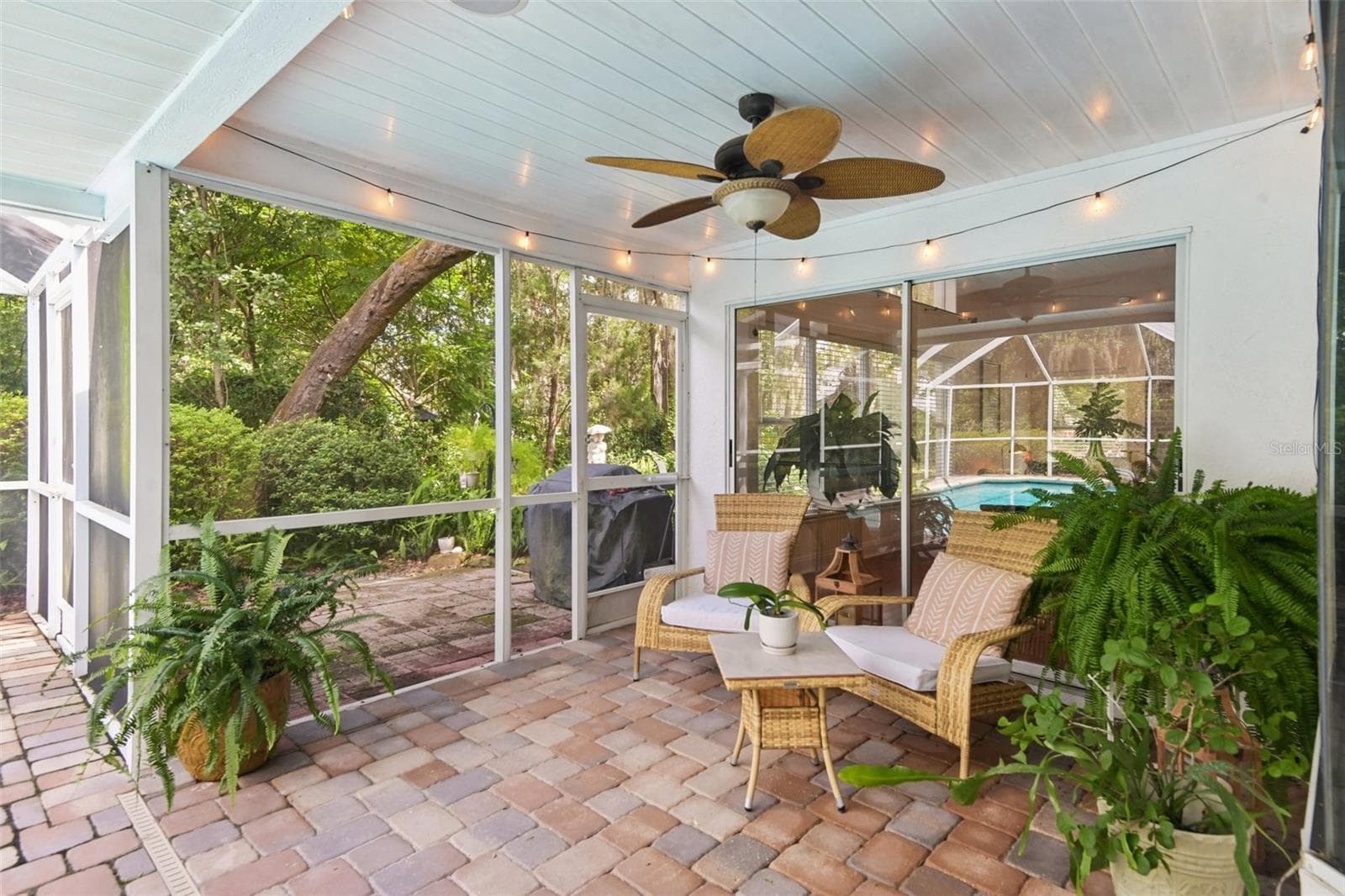 Additional covered seating area near the pool! - 3503 OAK CLUB CT, PLANT CITY