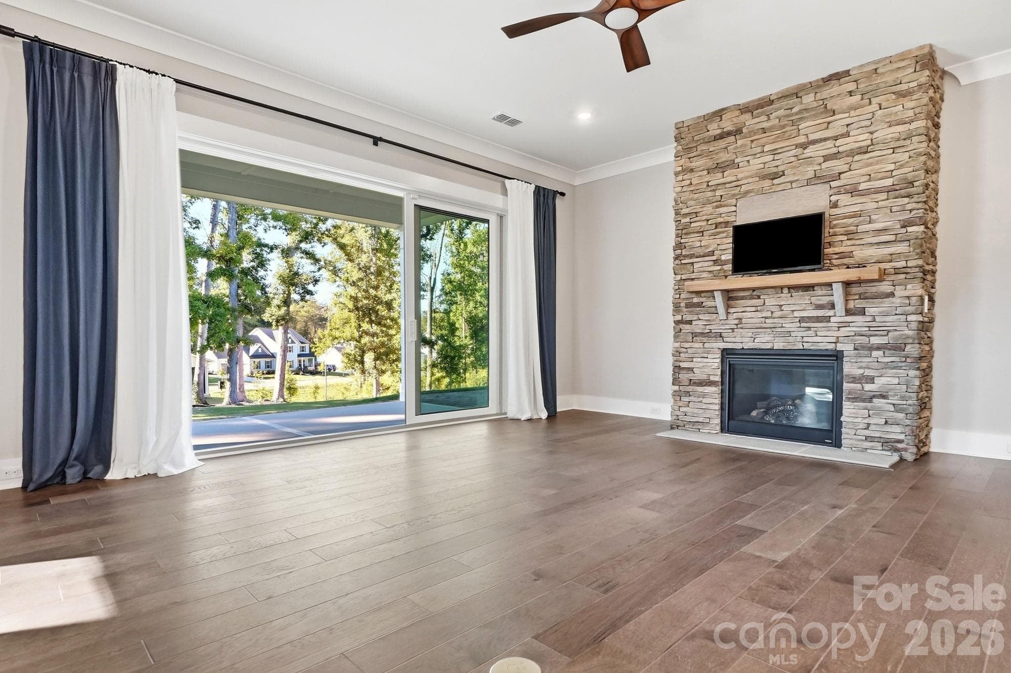 Single Family Residence at 14015 Camden Close Circle, Huntersville, photo 16 of 46