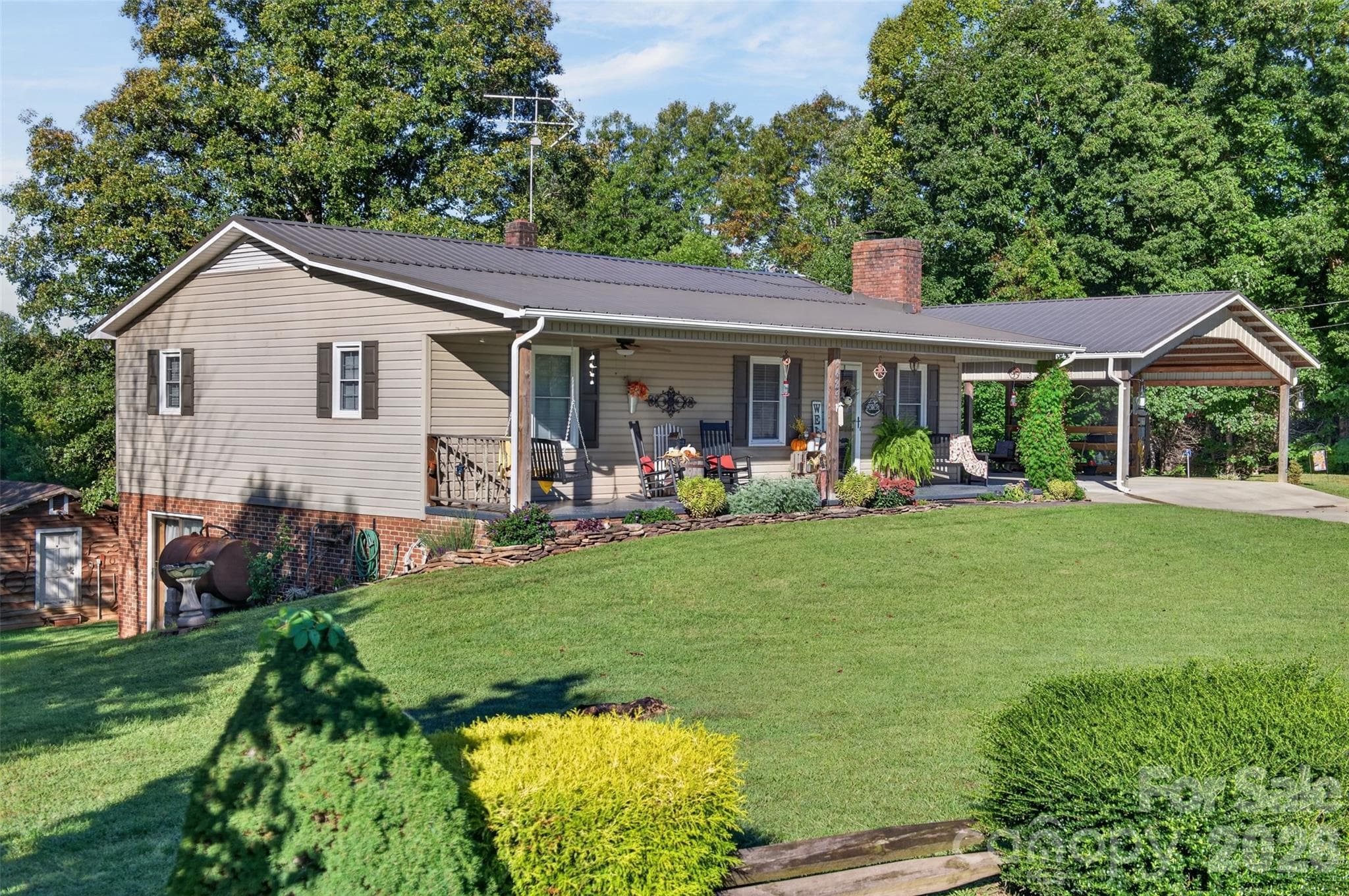 Single Family Residence at 4425 Littlejohn Church Road, Lenoir, photo 2 of 26