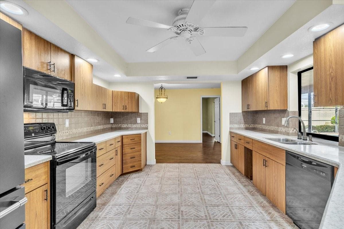 Single Family Residence at 21238 HUBBARD AVE, PORT CHARLOTTE, photo 12 of 50