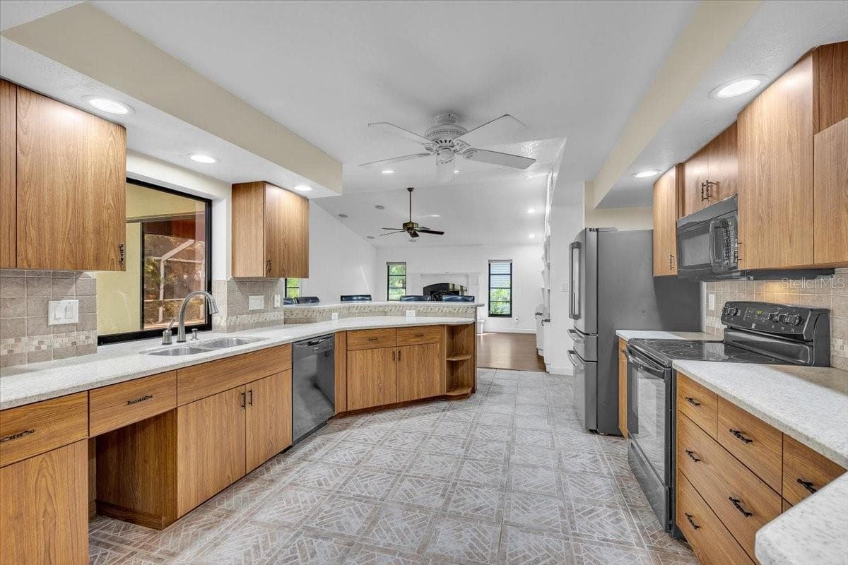 Single Family Residence at 21238 HUBBARD AVE, PORT CHARLOTTE, photo 15 of 50