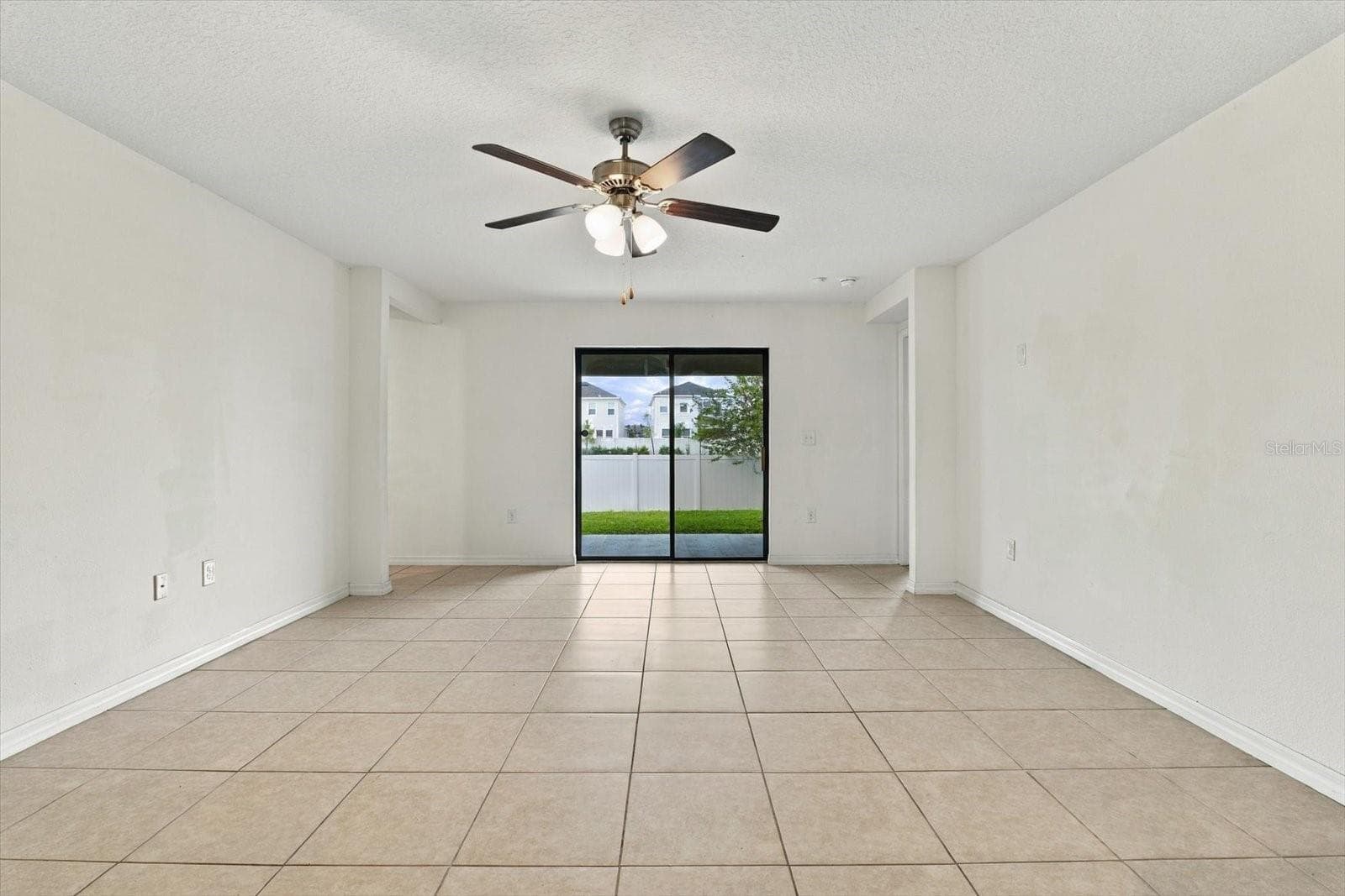 Living Room - 810 CHATHAM WALK DR, RUSKIN