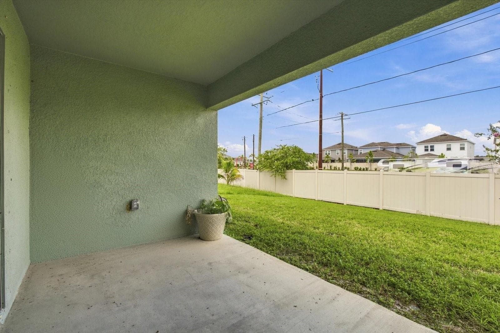 Single Family Residence at 810 CHATHAM WALK DR, RUSKIN, photo 32 of 45
