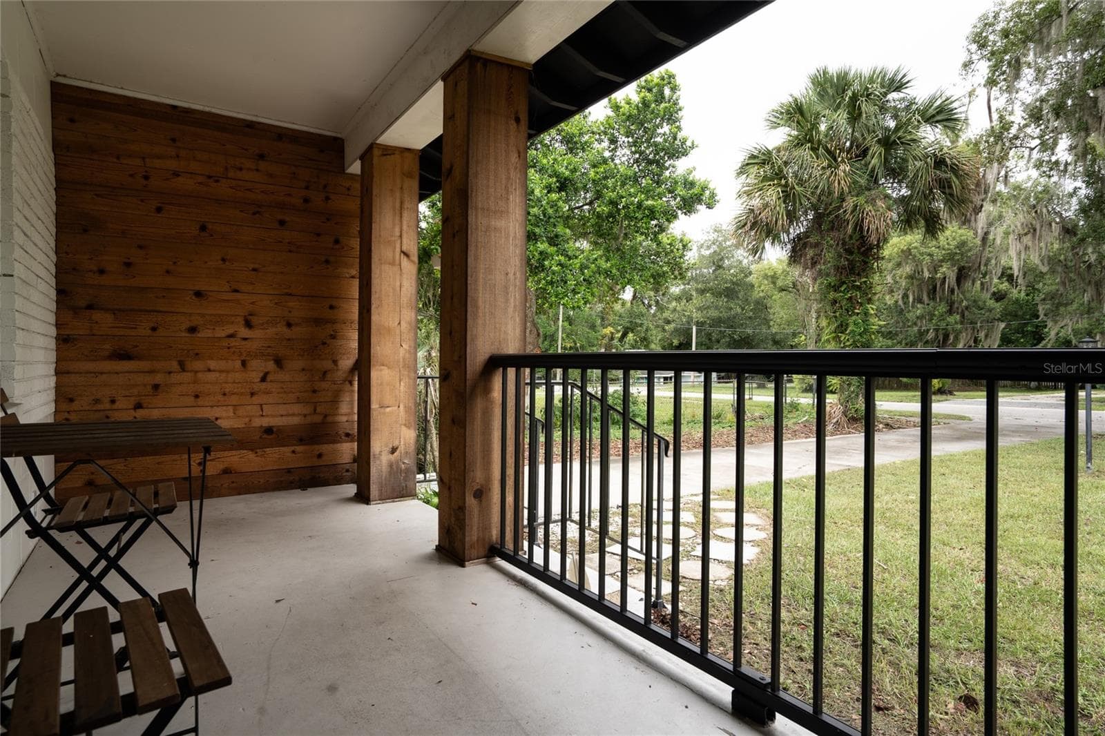 Single Family Residence at 1004 N CAMPHOR LN, DELAND, photo 7 of 29