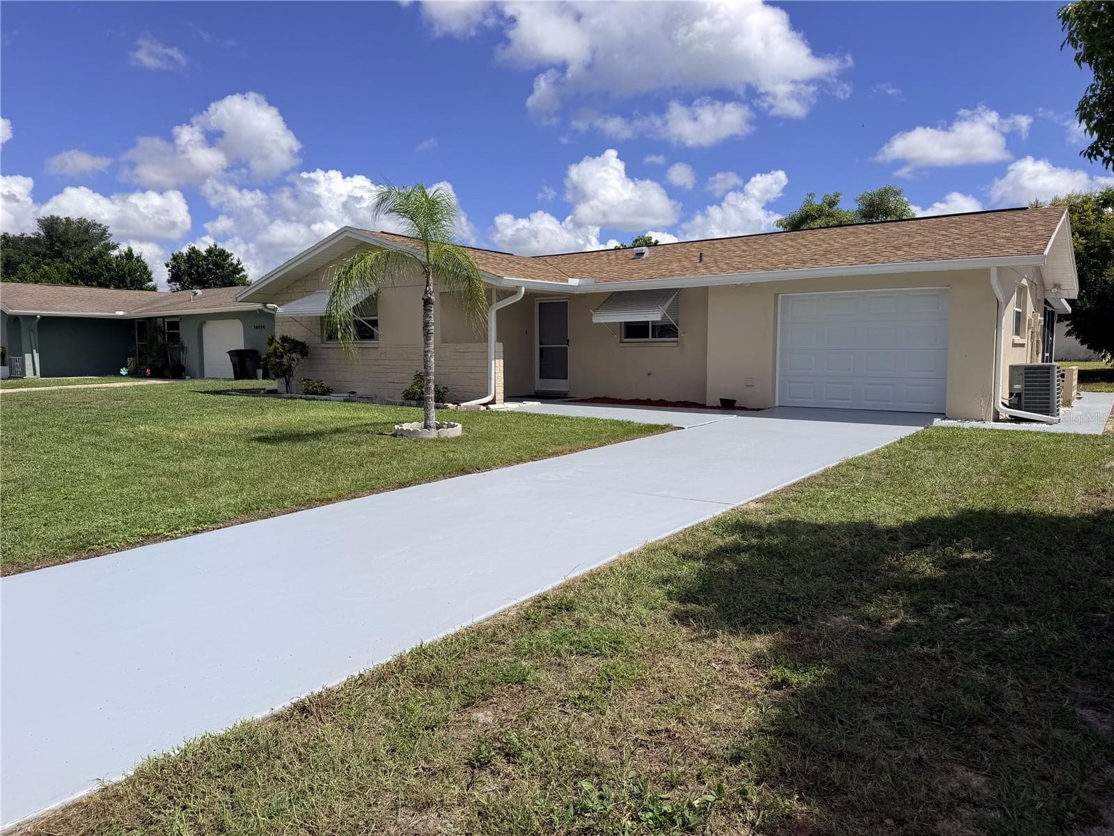 Single Family Residence at 10118 HOLLY DR, PORT RICHEY, photo 2 of 28