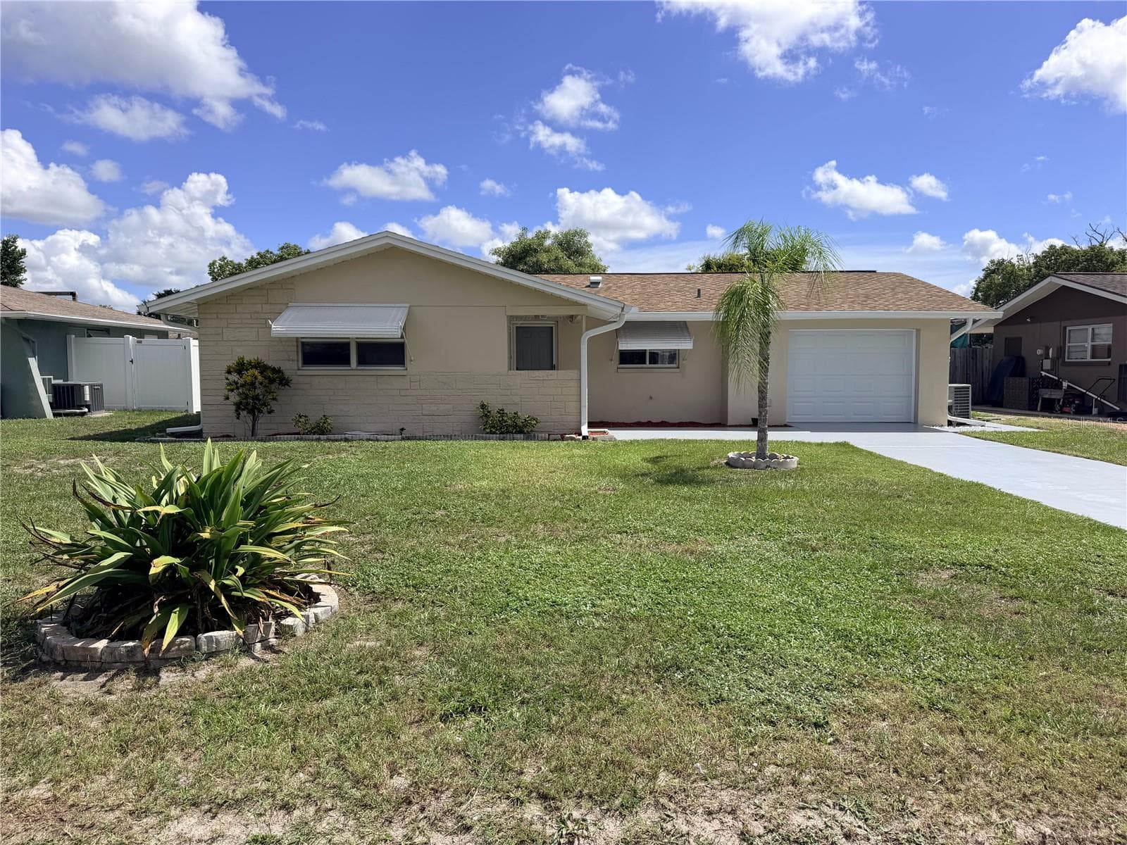 Single Family Residence at 10118 HOLLY DR, PORT RICHEY, photo 4 of 28