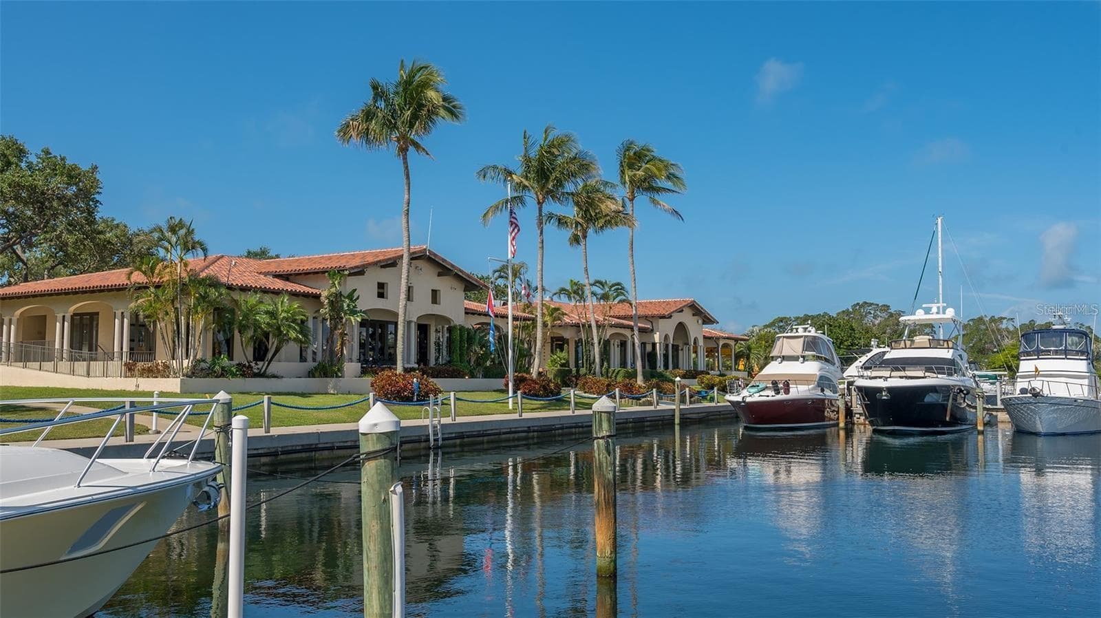 LBK Marina steps away - 3617 FAIR OAKS PL, LONGBOAT KEY