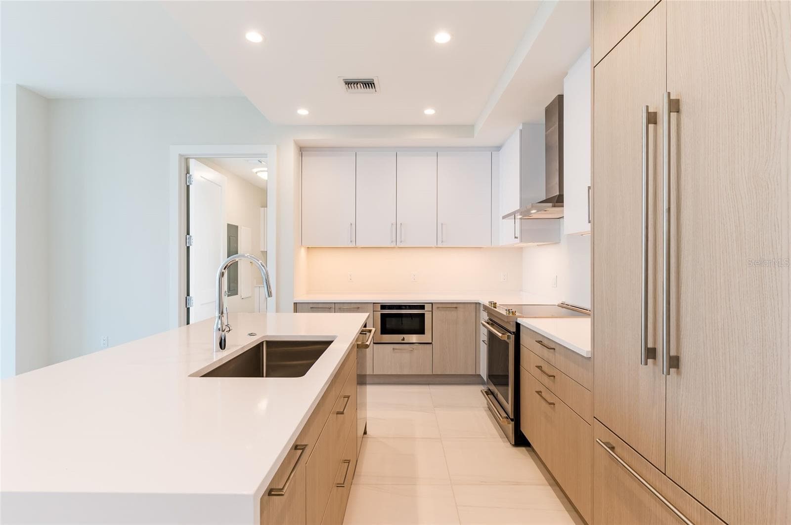Condominium at 275 1ST AVENUE SOUTH #2208, ST PETERSBURG, photo 6 of 73