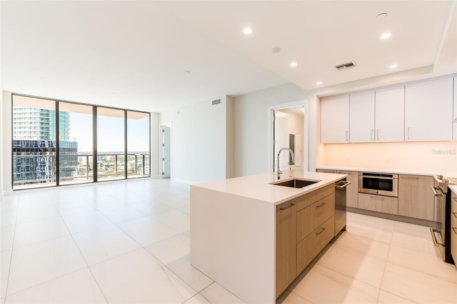 Condominium at 275 1ST AVENUE SOUTH #2208, ST PETERSBURG, photo 8 of 73