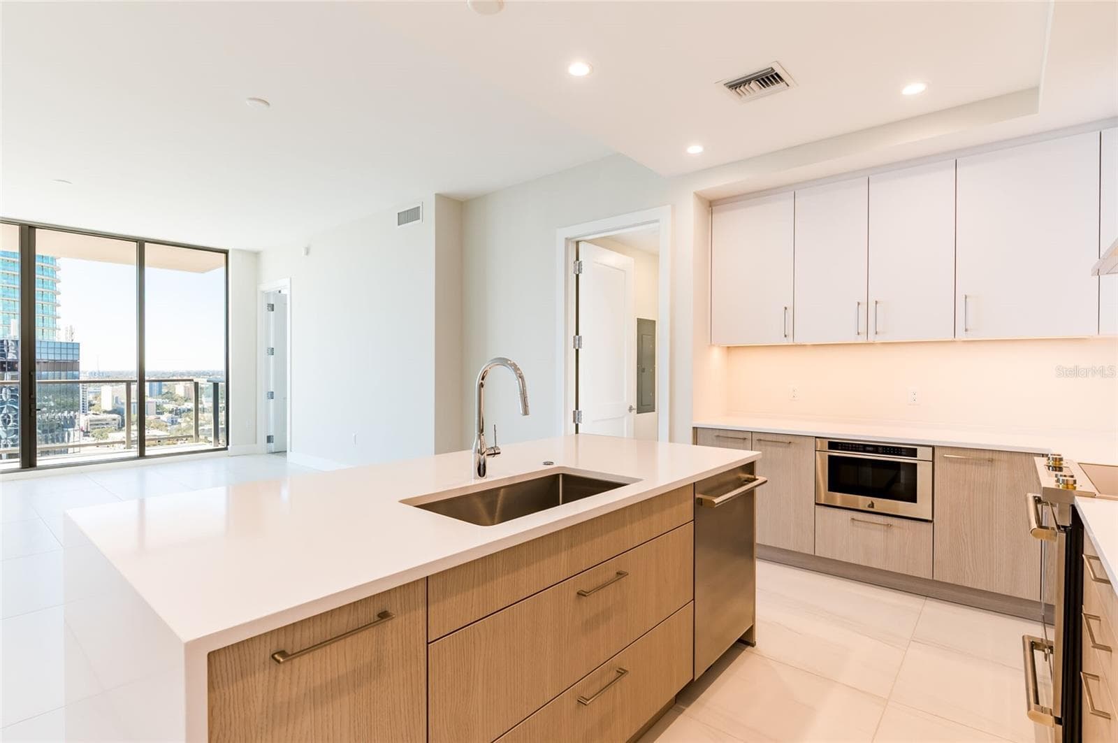 Condominium at 275 1ST AVENUE SOUTH #2208, ST PETERSBURG, photo 9 of 73