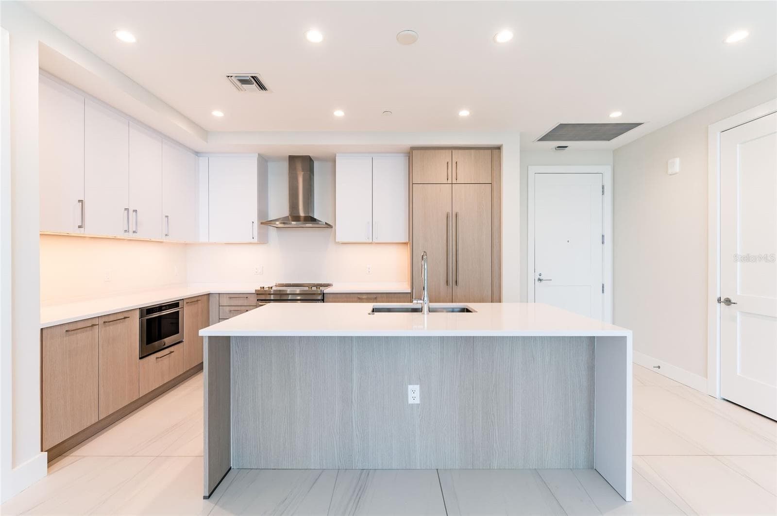 Condominium at 275 1ST AVENUE SOUTH #2208, ST PETERSBURG, photo 17 of 73