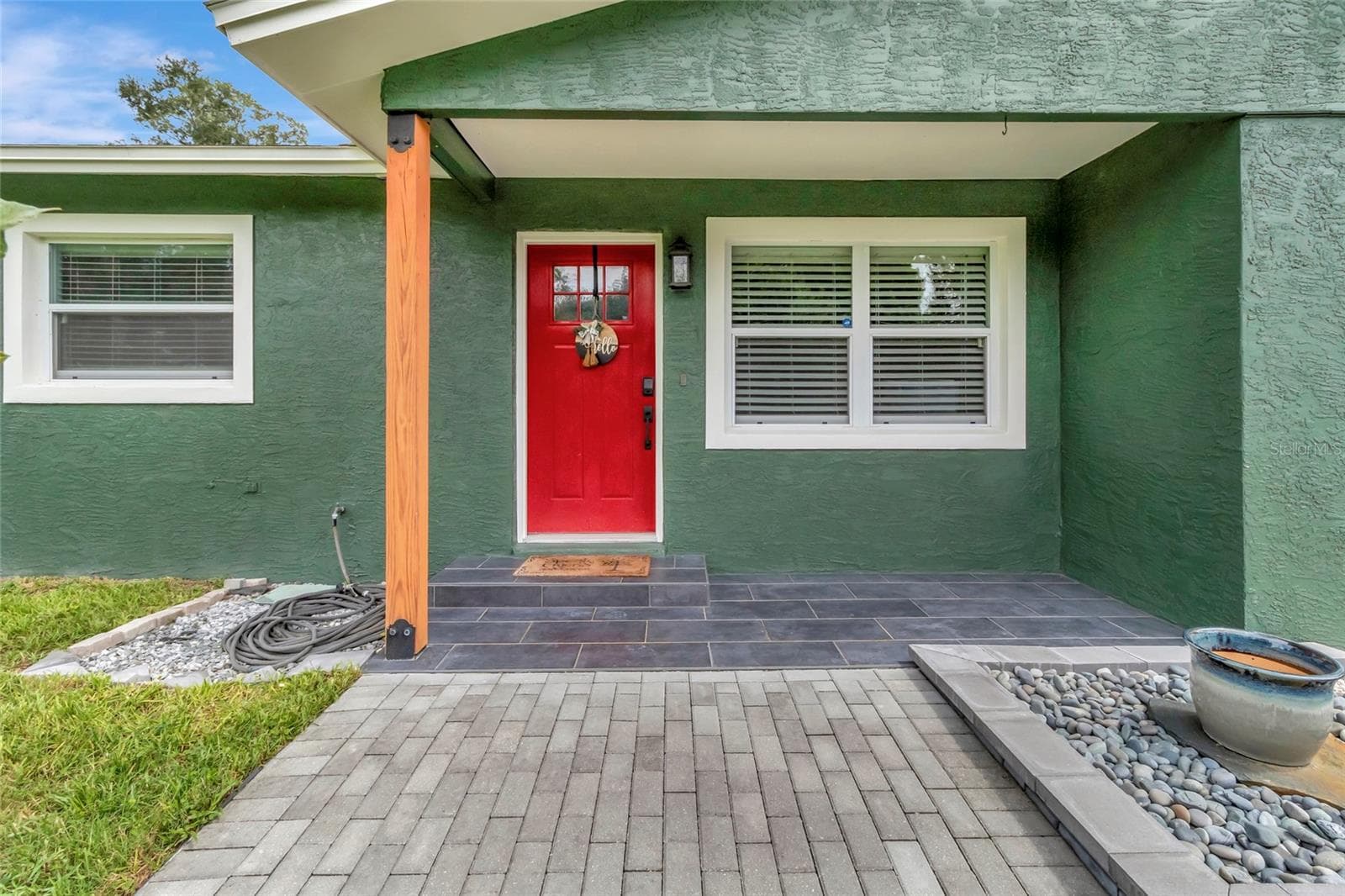 Covered entrance - 2923 JUNCTION RD, ZELLWOOD