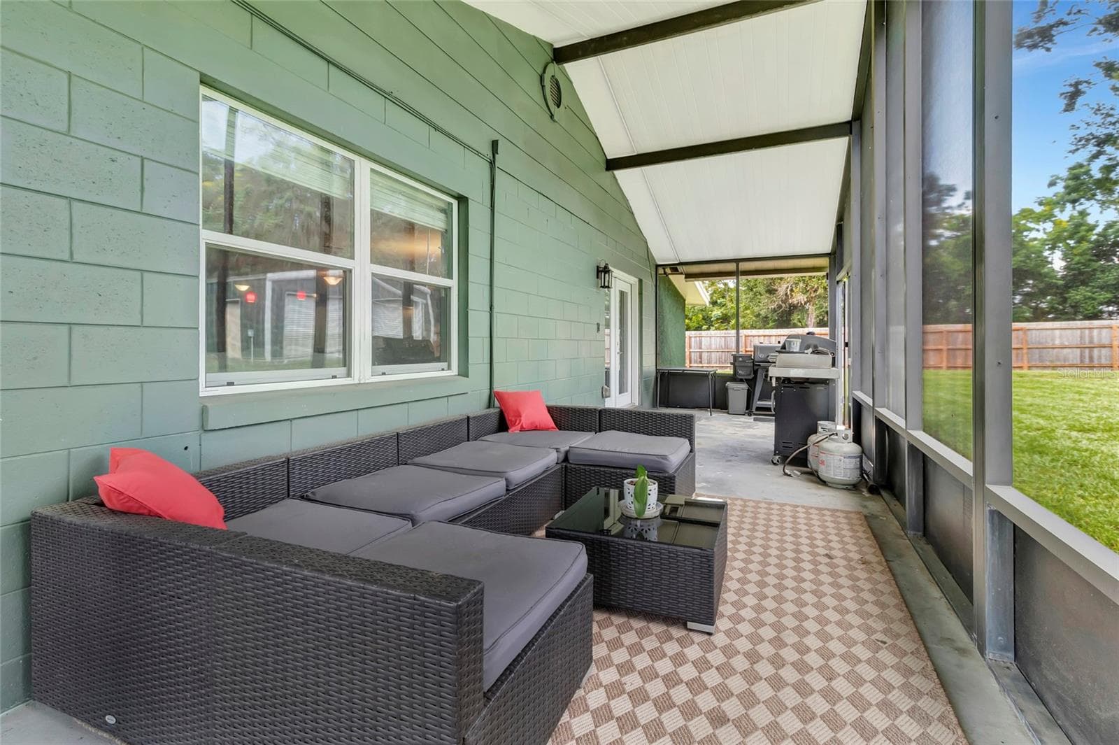 wrap around porch - 2923 JUNCTION RD, ZELLWOOD